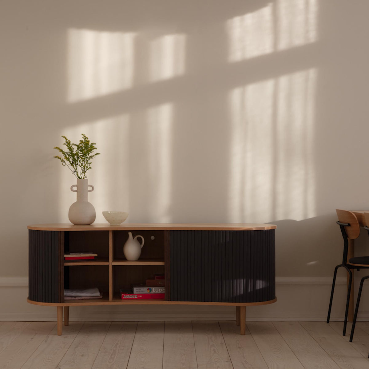 Audacious Sideboard in Shadow präsentiert im Onlineshop von KAQTU Design AG. Sideboard ist von Umage