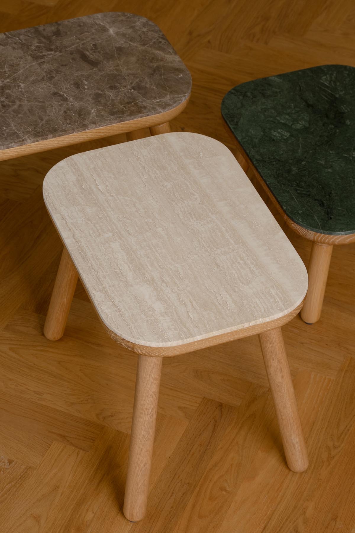 Paff low Beistelltisch in Travertine präsentiert im Onlineshop von KAQTU Design AG. Beistelltisch ist von Umage