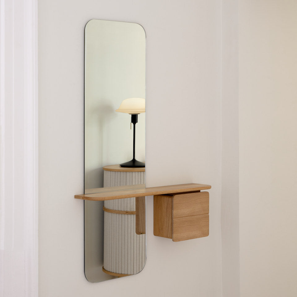 One More Look Wandregal in Oak präsentiert im Onlineshop von KAQTU Design AG. Wandregal ist von Umage