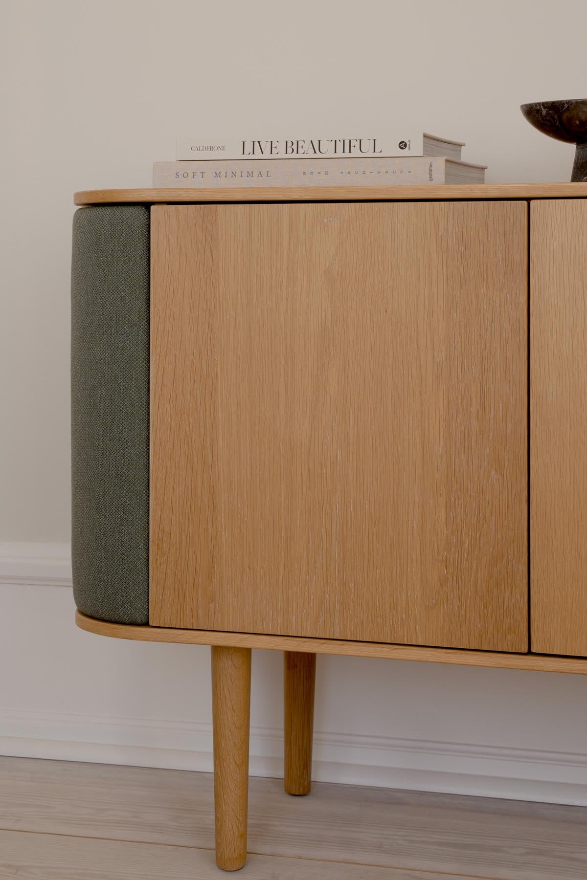 Treasures 3-türig Sideboard in Morning Meadows präsentiert im Onlineshop von KAQTU Design AG. Sideboard ist von Umage