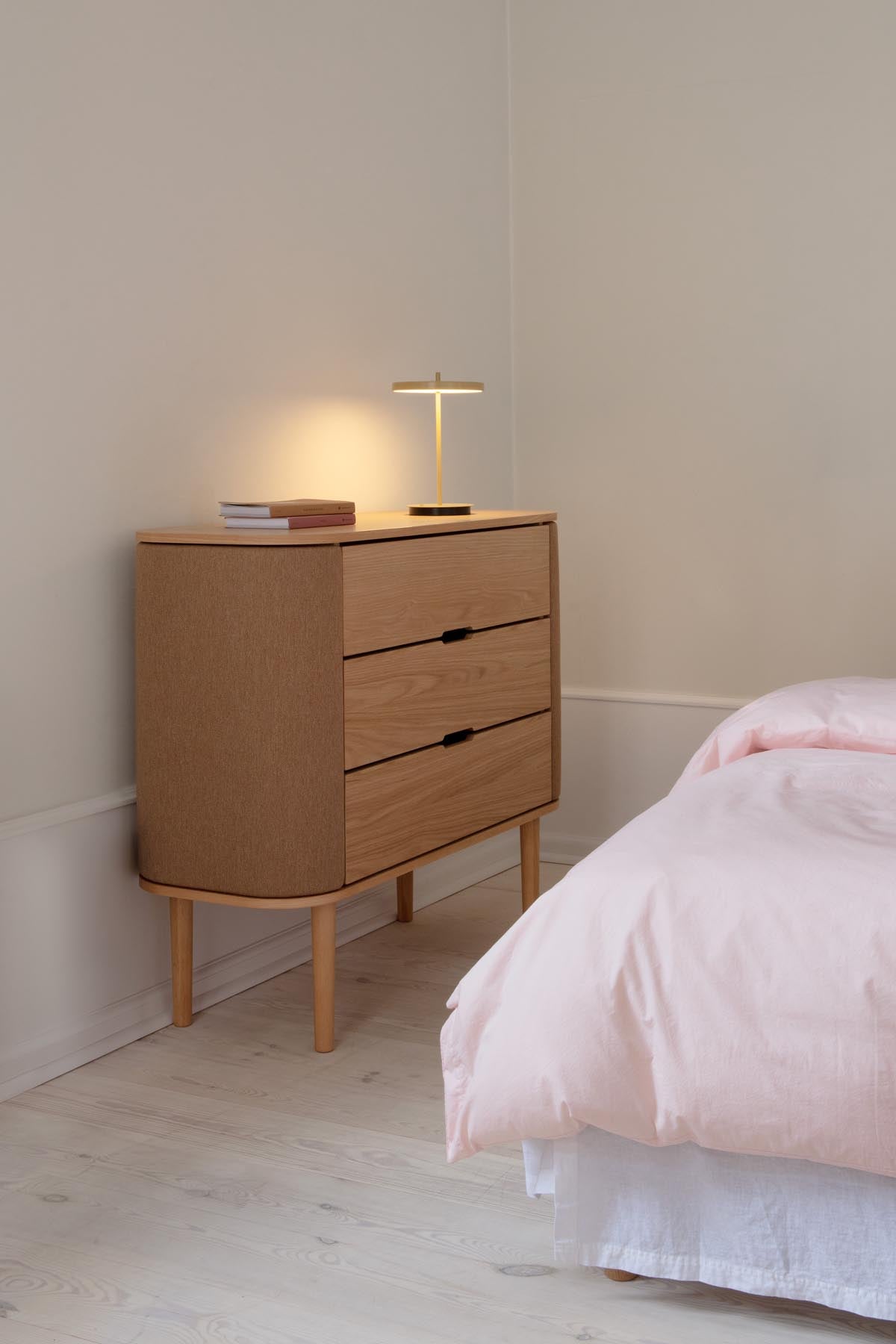 Treasures Dresser in Sugar Brown präsentiert im Onlineshop von KAQTU Design AG. Kommode ist von Umage