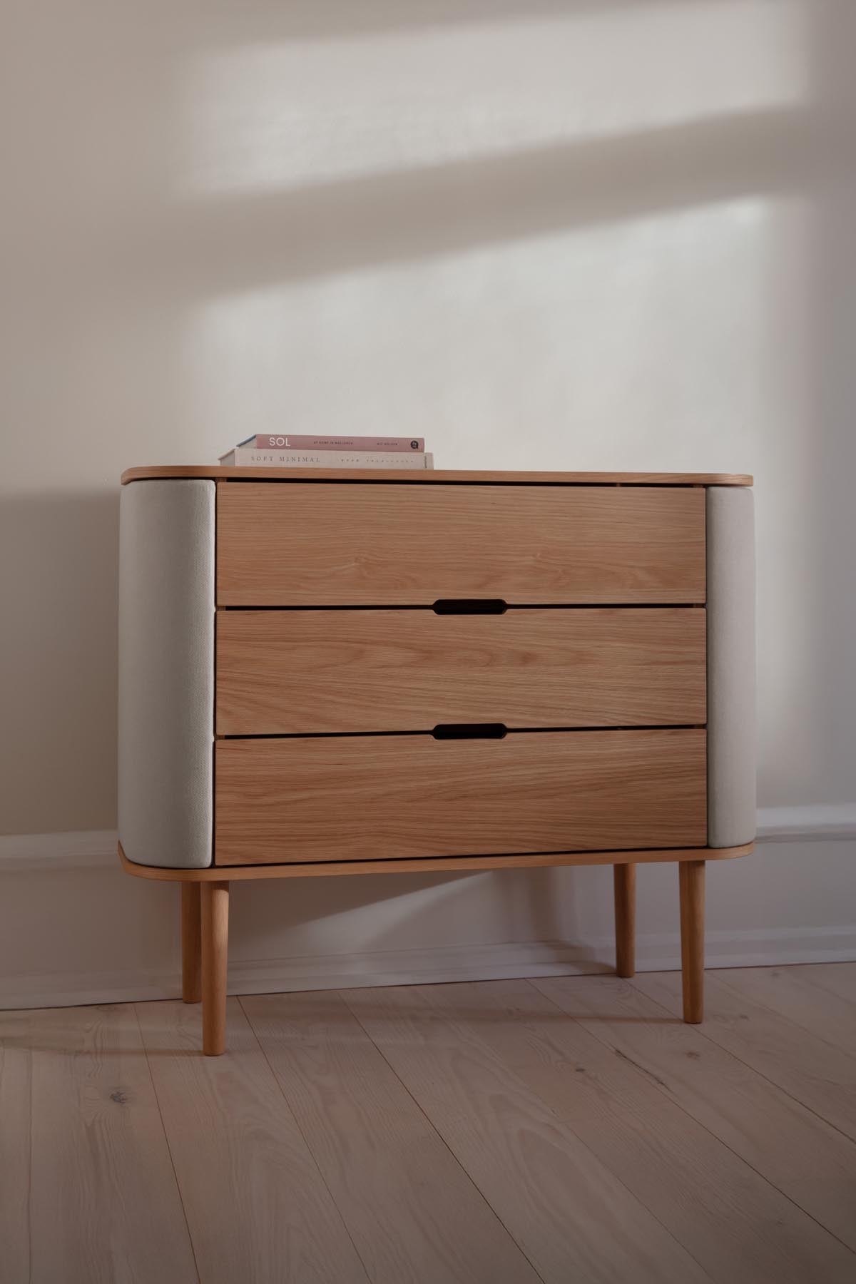 Treasures Dresser in White Sands präsentiert im Onlineshop von KAQTU Design AG. Kommode ist von Umage