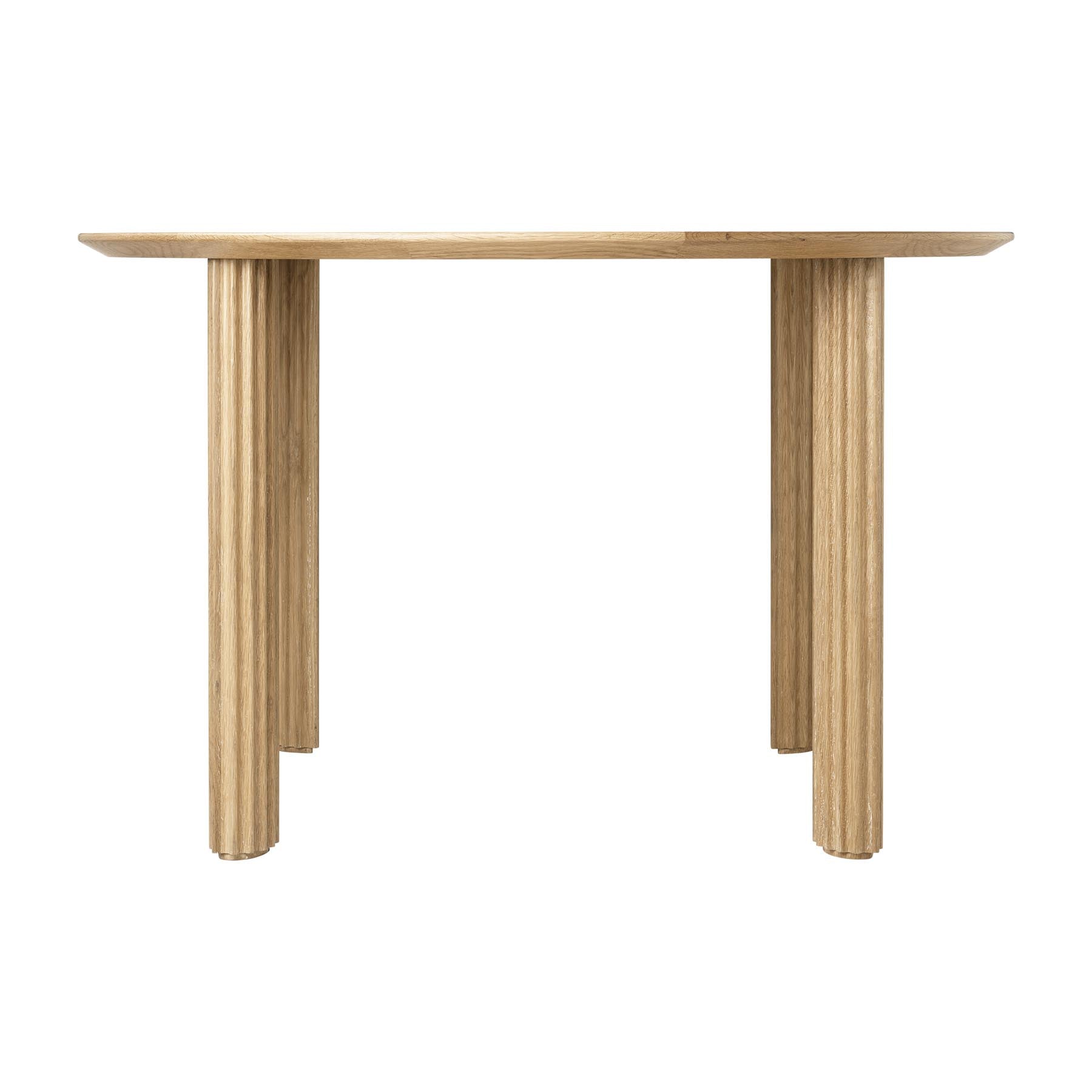 Eleganter Comfort Circle Esstisch von Umage, gefertigt aus edler Eiche, ideal für stilvolle Essbereiche und gesellige Zusammenkünfte.