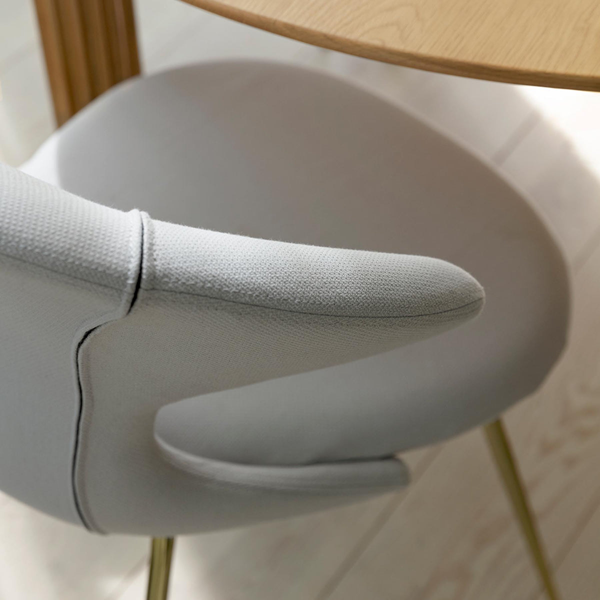 Comfort Circle Esstisch in Oak/Rippled präsentiert im Onlineshop von KAQTU Design AG. Esstisch ist von Umage