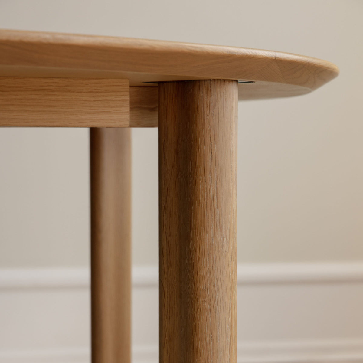 Comfort Circle Esstisch in Oak/Smooth präsentiert im Onlineshop von KAQTU Design AG. Esstisch ist von Umage
