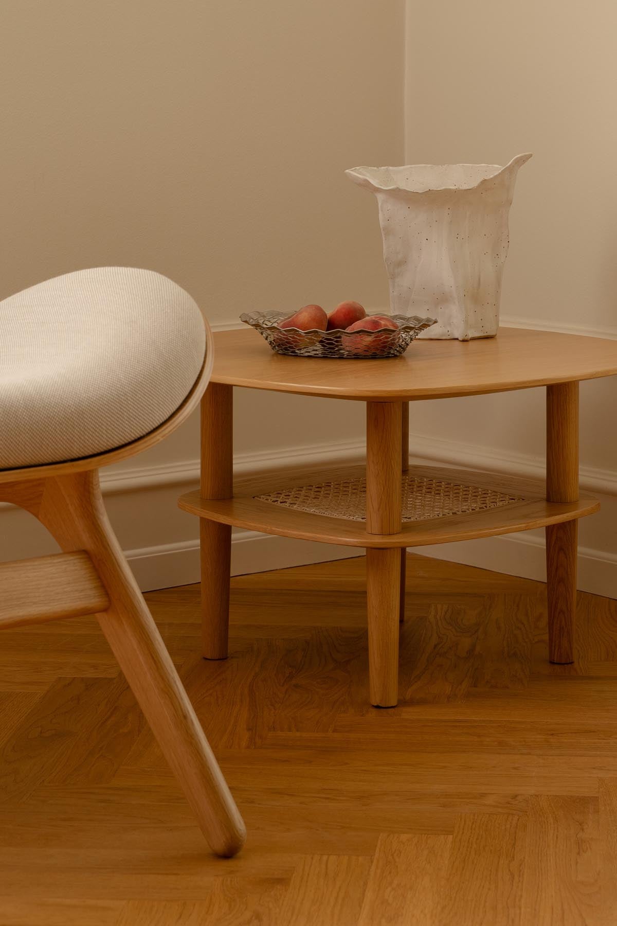 Moderner Together Smooth Square Couchtisch 60 aus hochwertiger Eiche, perfekt für zeitgemäße Wohnkonzepte und stilvolle Akzente.