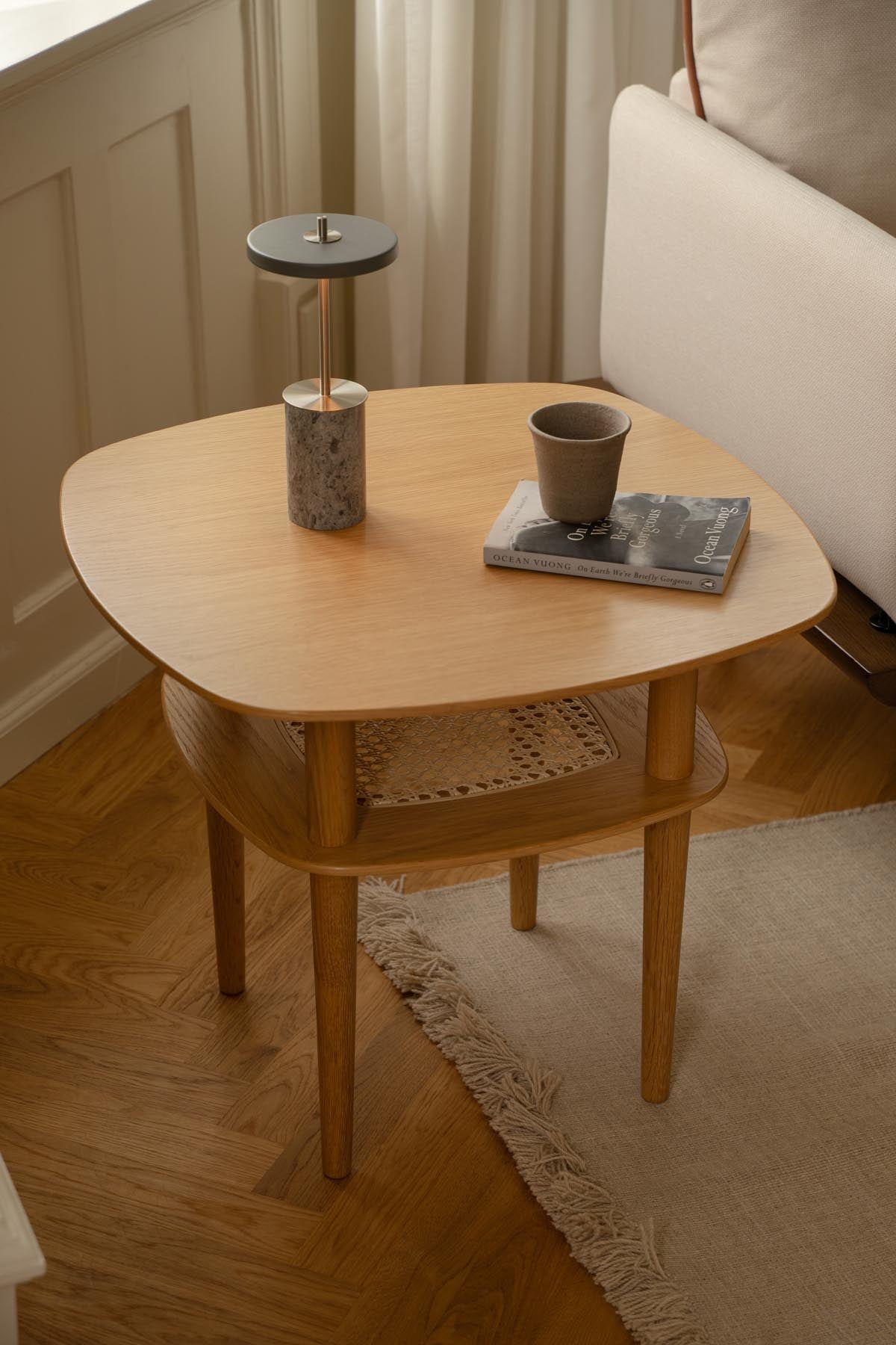 Eleganter Together Smooth Square Couchtisch 60 von Umage, gefertigt aus edlem Eichenholz, ideal für ein modernes Wohnambiente.