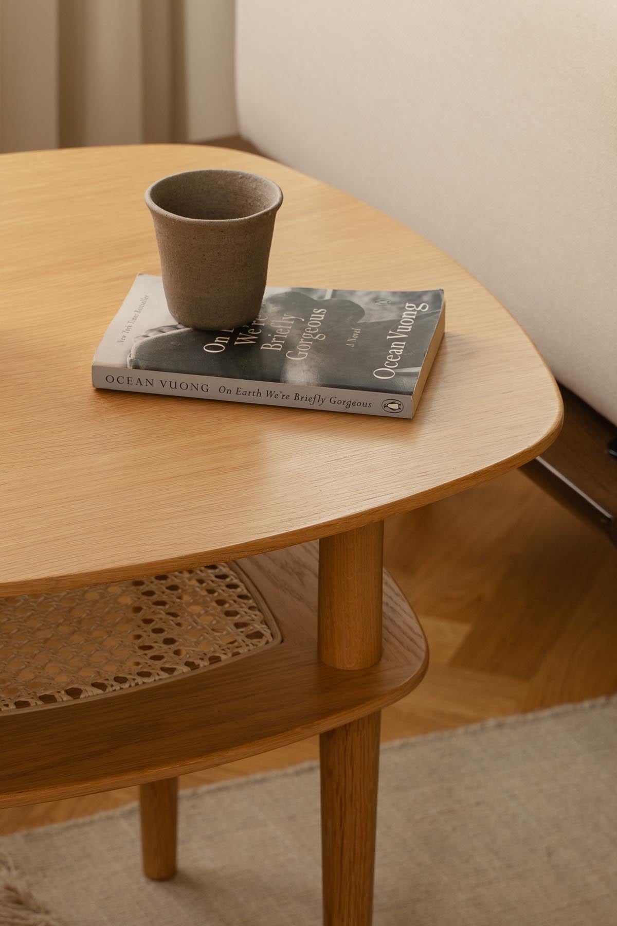 Eleganter Together Smooth Square Couchtisch 60 von Umage, gefertigt aus edlem Eichenholz, ideal für ein modernes Wohnambiente.