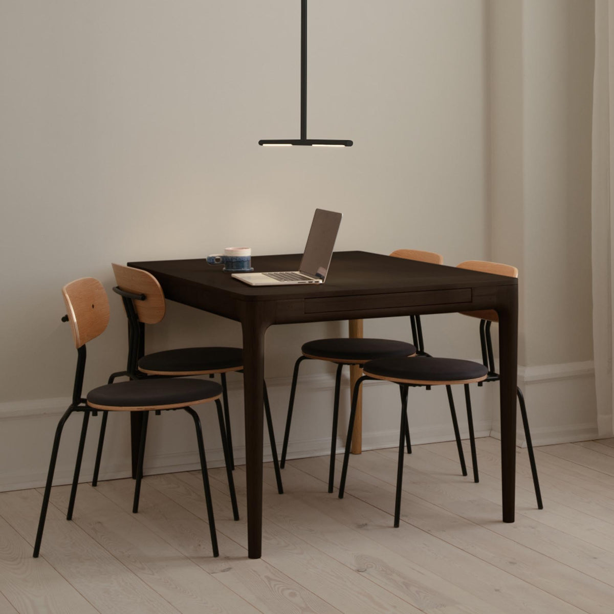 Heart'n'Soul Esstisch in Dark Oak präsentiert im Onlineshop von KAQTU Design AG. Esstisch ist von Umage