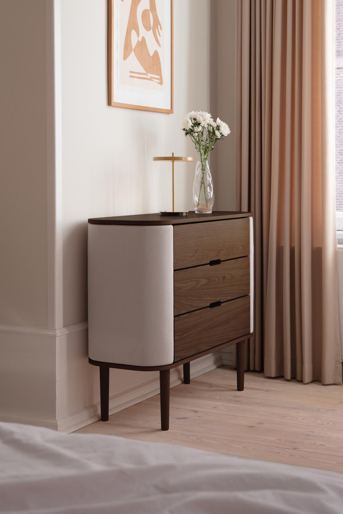 Treasures Dresser in White Sands präsentiert im Onlineshop von KAQTU Design AG. Kommode ist von Umage