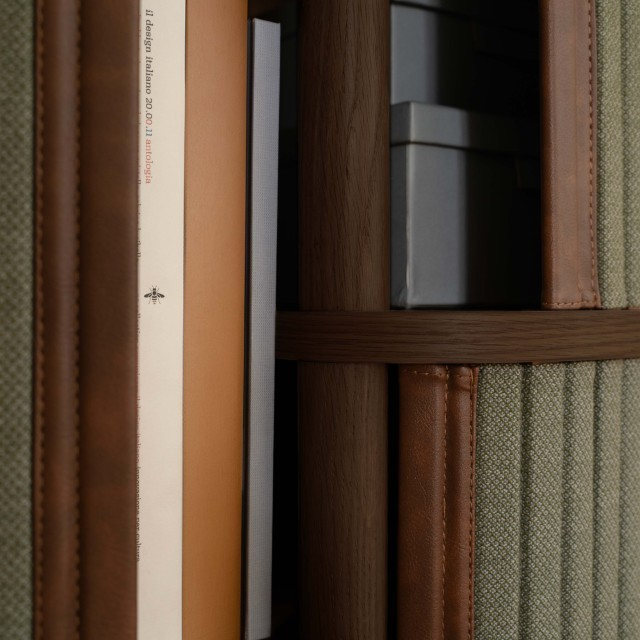 Modernes Highboard Audacious von Umage, in sanften Tönen, perfekt für elegante Wohnräume und zeitgemäße Inneneinrichtungen.