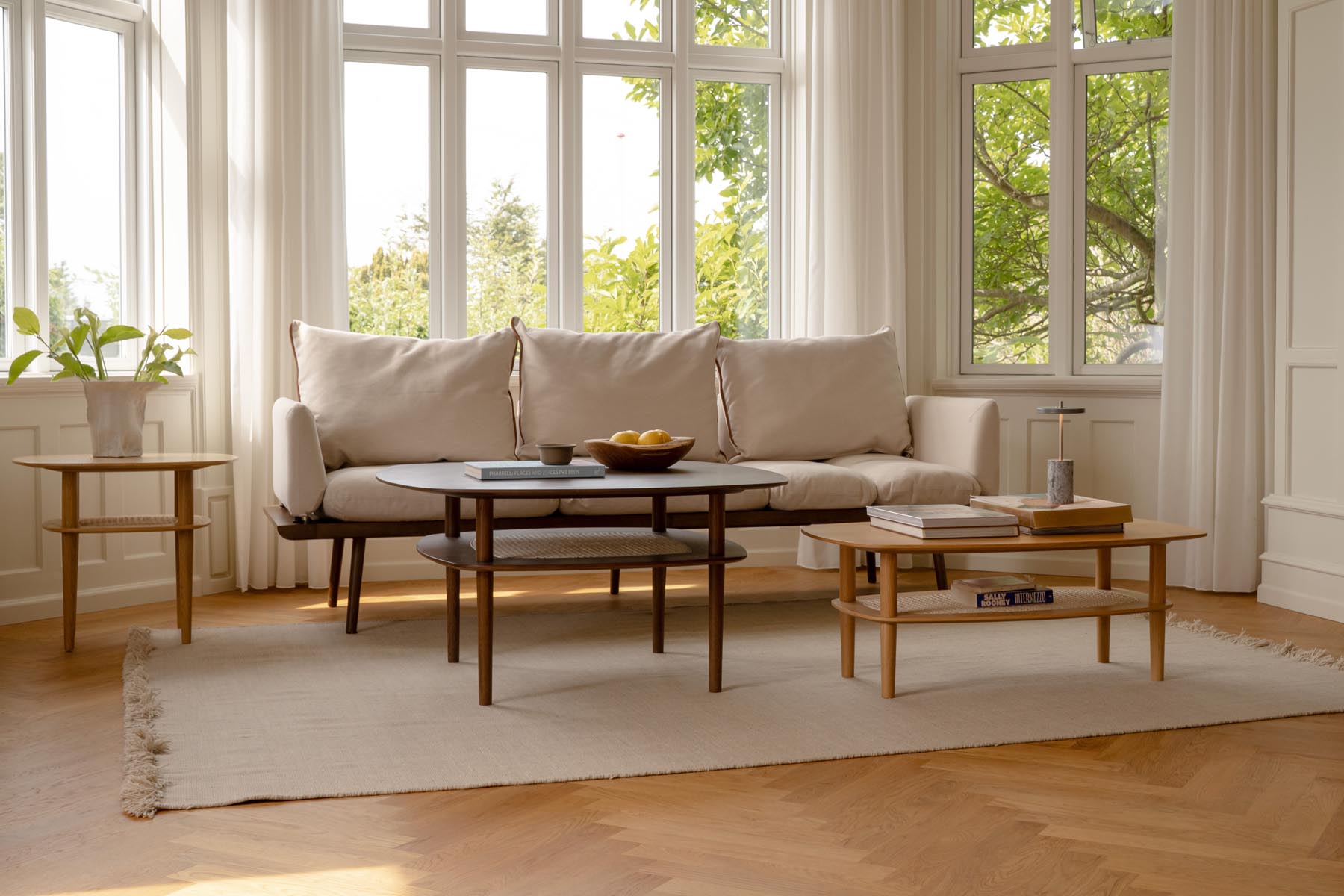 Moderner Together Smooth Square Couchtisch 100 von Umage, gefertigt aus hochwertigem Holz, perfekt für gemütliche Zusammenkünfte und stilvolle Einrichtung.