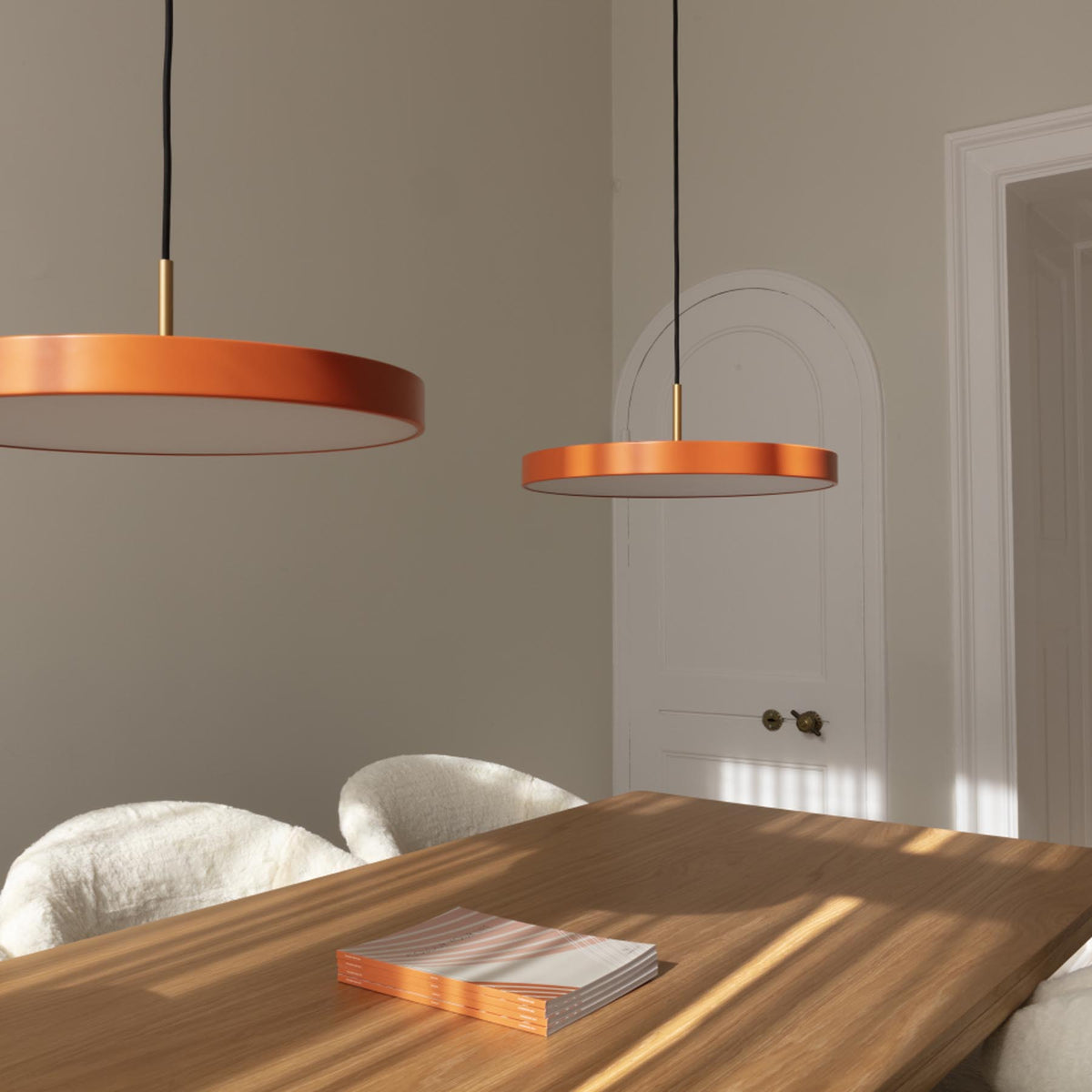 Time Flies Stuhl in Teddy White präsentiert im Onlineshop von KAQTU Design AG. Stuhl ist von Umage