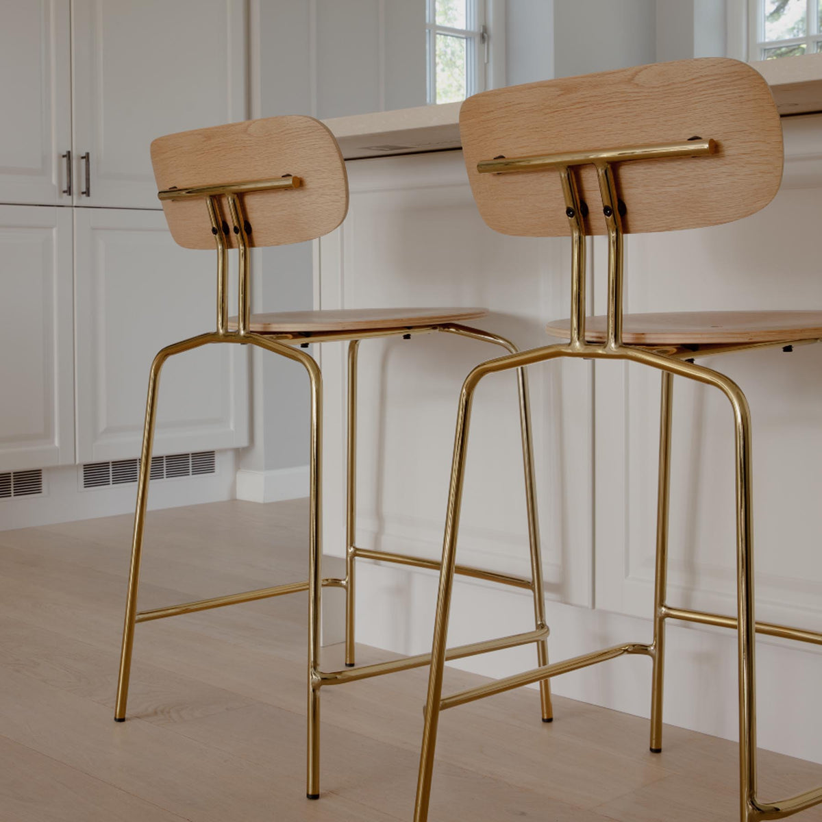 Curious Counter-Stuhl in Shadow präsentiert im Onlineshop von KAQTU Design AG. Barstuhl ist von Umage