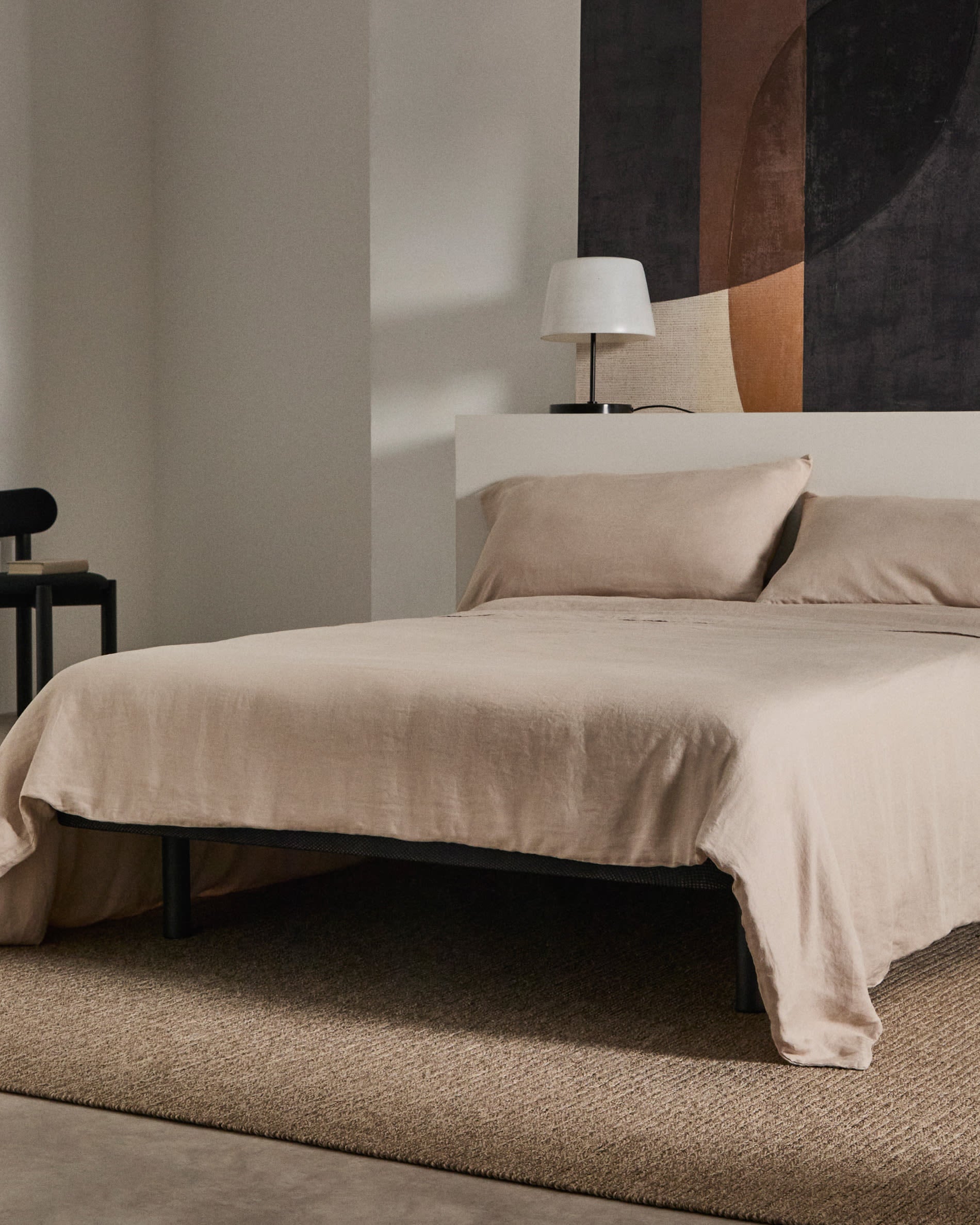 Elegantes Bettgestell aus Holz, 135x190 cm, von Kave Home. Perfekt für ein modernes und gemütliches Schlafzimmer.