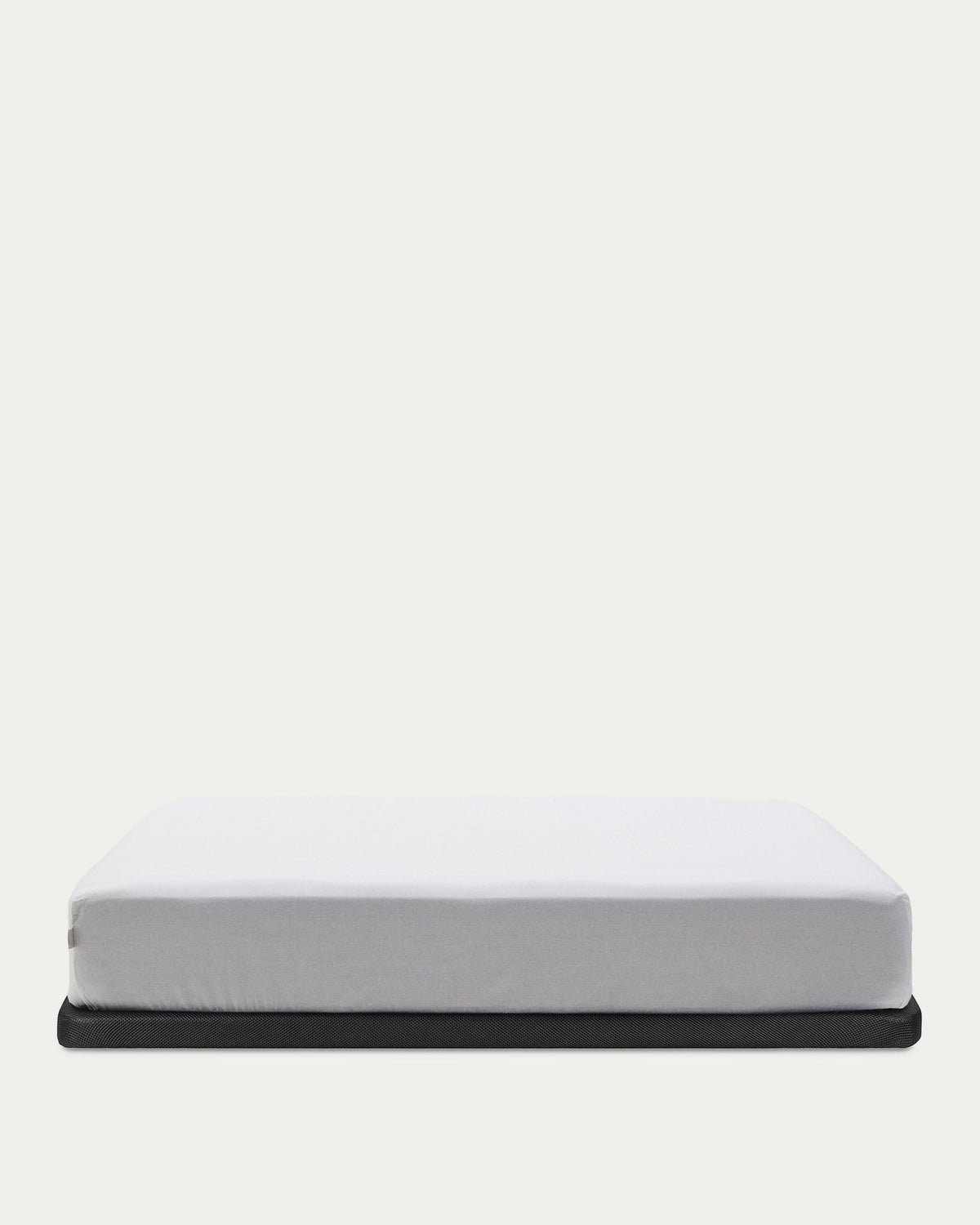 Unterbau Under, gepolstert mit 3D-Stoff für Matratzen 140 x 190 cm in Schwarz präsentiert im Onlineshop von KAQTU Design AG. Bettgestell ist von Kave Home