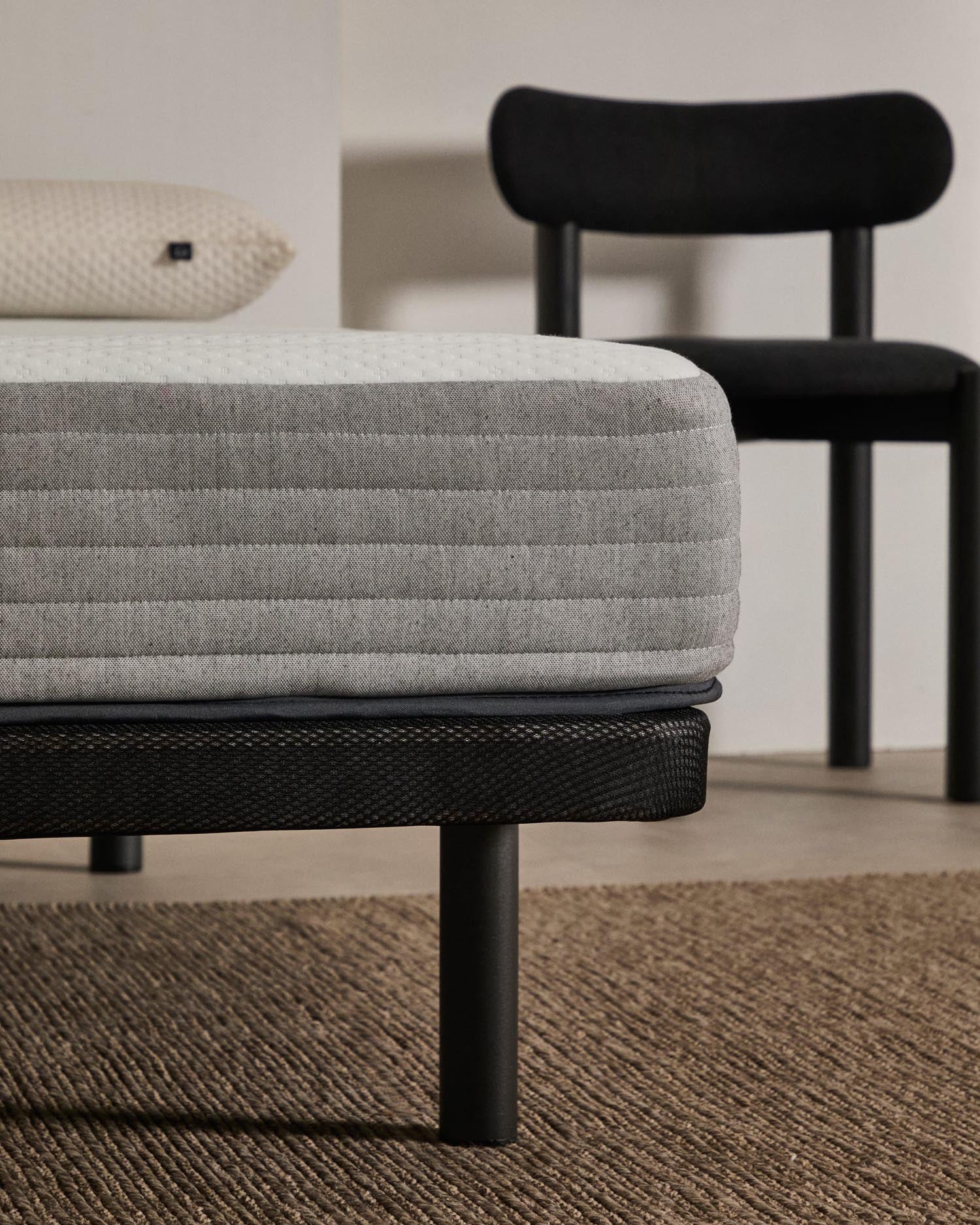 Modernes Bettgestell aus Holz, 140x190 cm, minimalistisches Design, ideal für jedes Schlafzimmer.