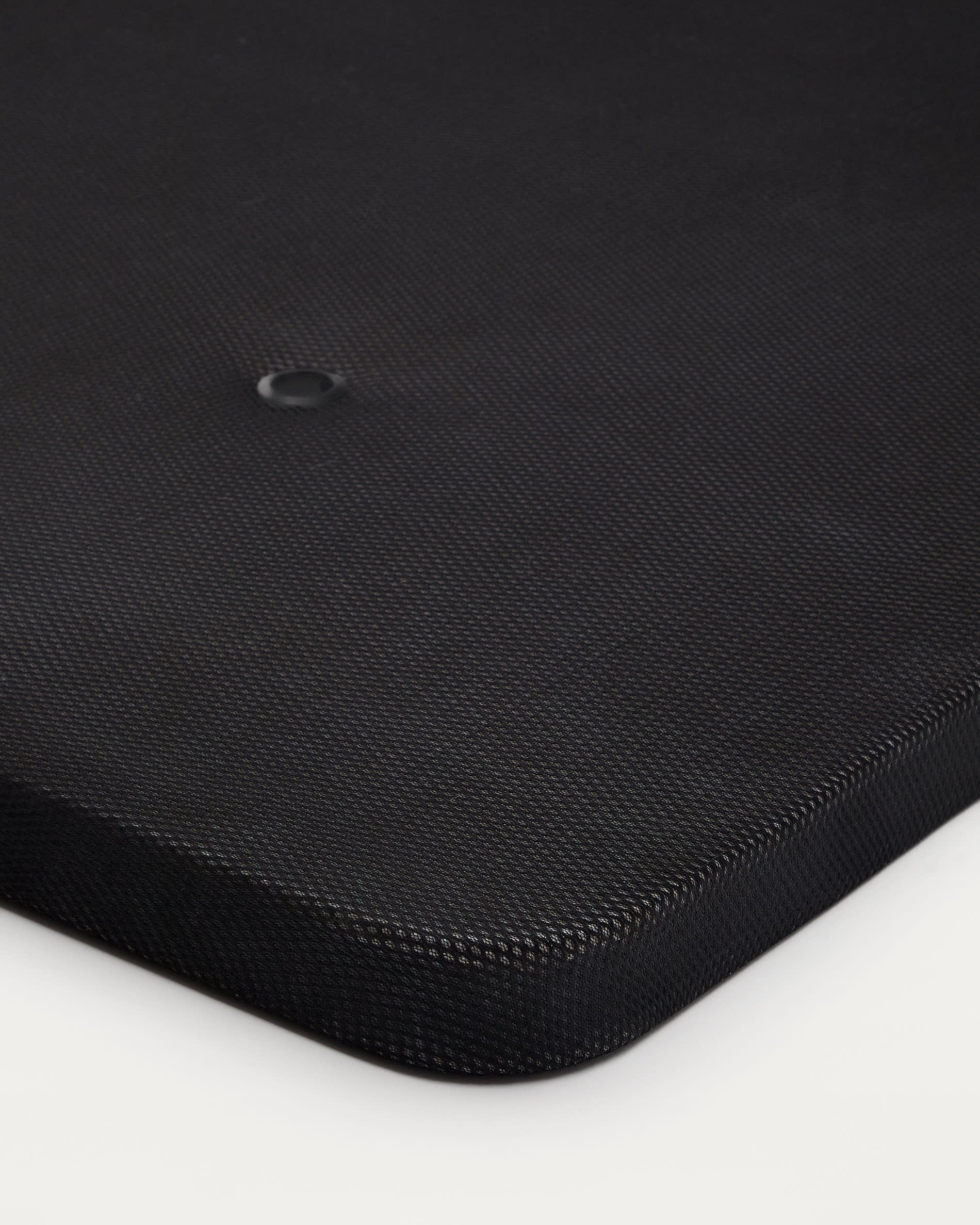 Elegantes Unterbau Bettgestell 150x190 cm von Kave Home. Gepolstert mit atmungsaktivem 3D-Stoff für optimalen Schlafkomfort.