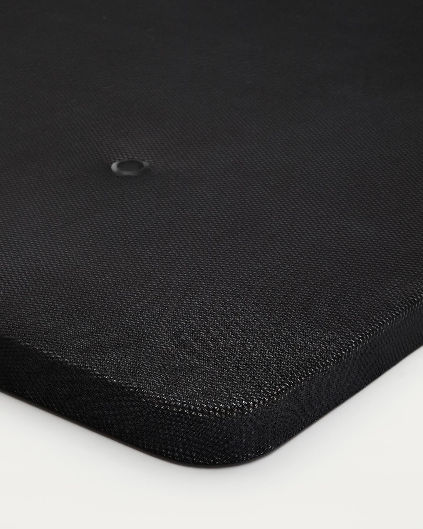 Unterbau Under, gepolstert mit 3D-Stoff für Matratzen 150 x 200 cm in Schwarz präsentiert im Onlineshop von KAQTU Design AG. Bettgestell ist von Kave Home