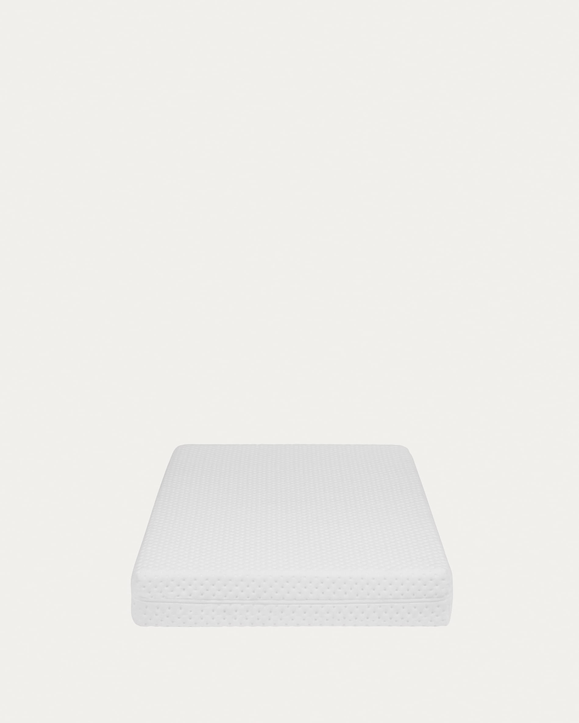 Die Valery Matratze von Kave Home (60 x 120 cm) bietet optimalen Schlafkomfort mit adaptivem Schaumstoff, hypoallergenem Bezug und langlebiger Qualität.