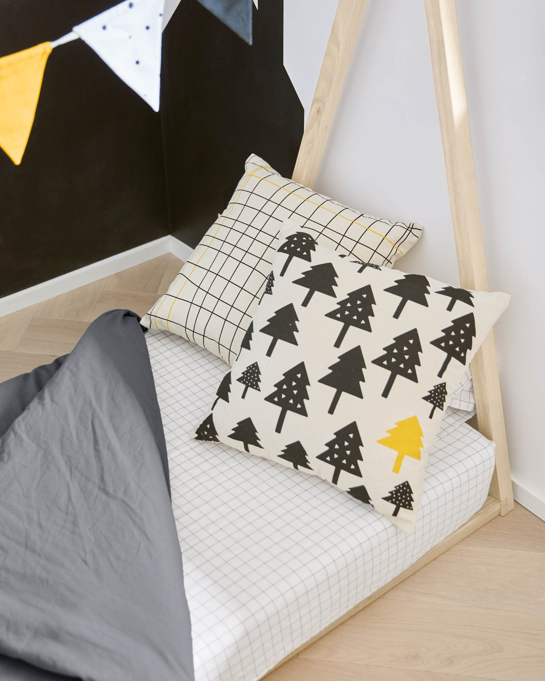 Die Valery Adaptive Foam Matratze (70 x 140 cm) von Kave Home sorgt für erholsamen Schlaf und passt perfekt in jedes Kinderbett.