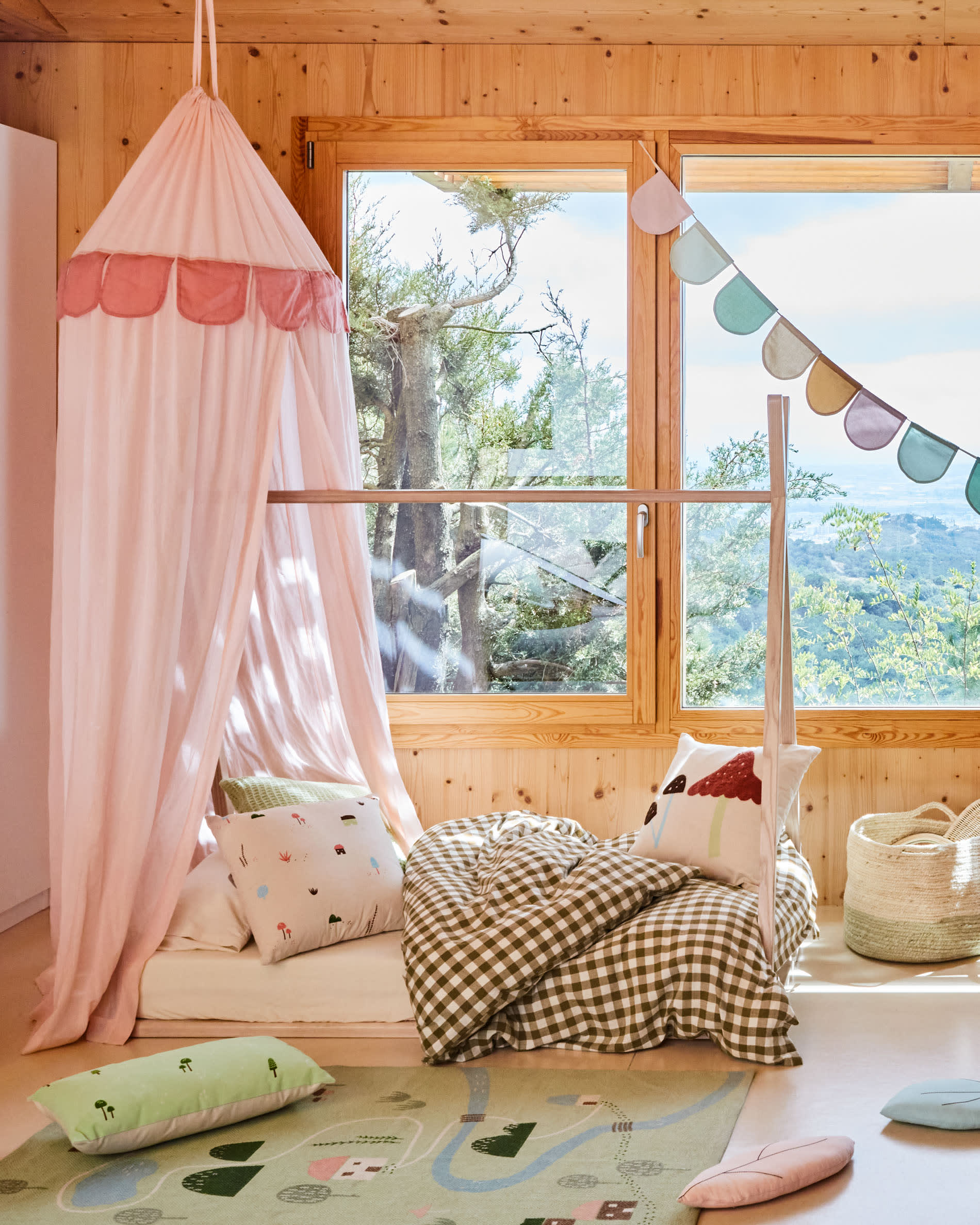 Die Valery Adaptive Foam Matratze (70 x 140 cm) von Kave Home sorgt für erholsamen Schlaf und passt perfekt in jedes Kinderbett.