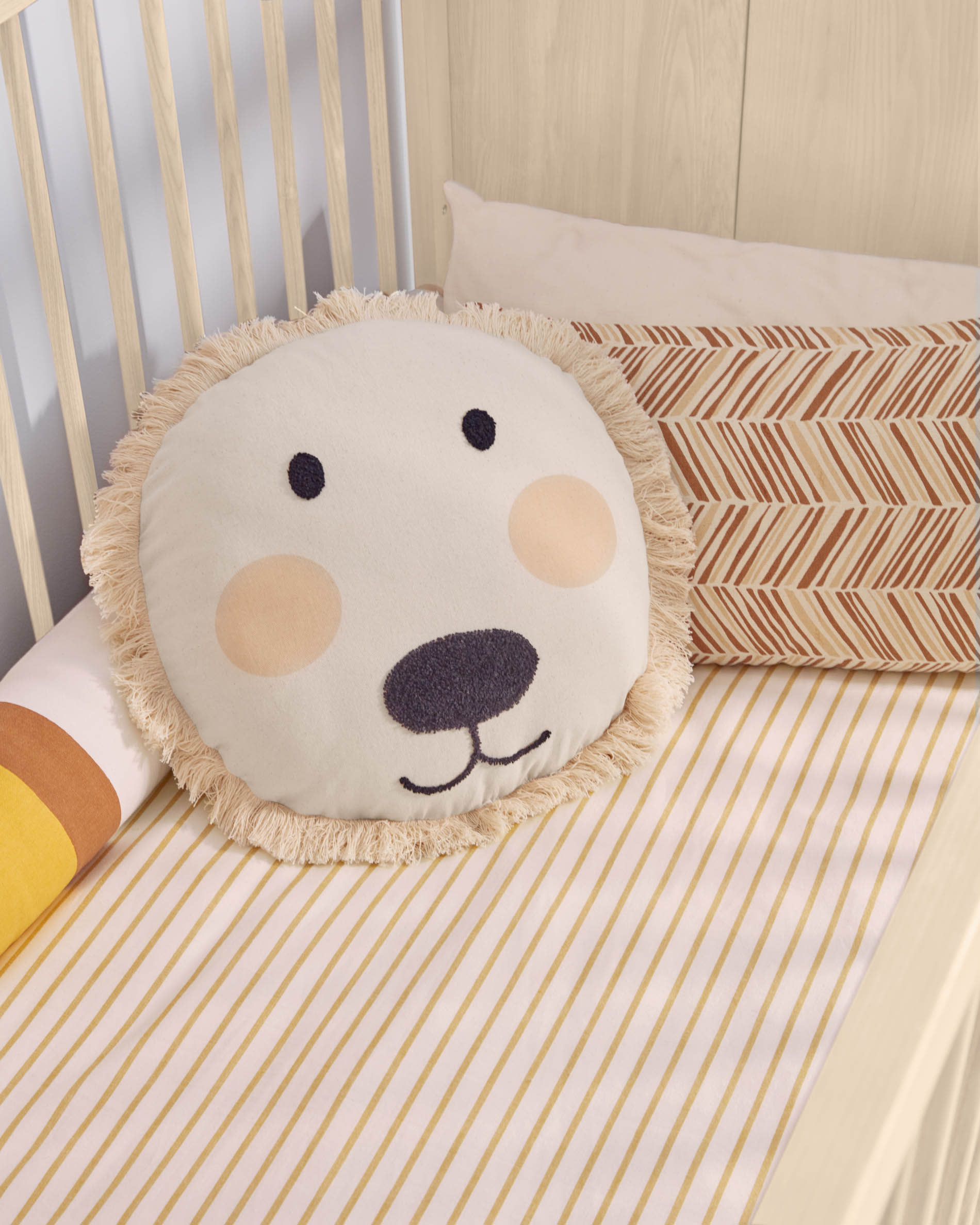 Die Valery Adaptive Foam Matratze (70 x 140 cm) von Kave Home sorgt für erholsamen Schlaf und passt perfekt in jedes Kinderzimmer.