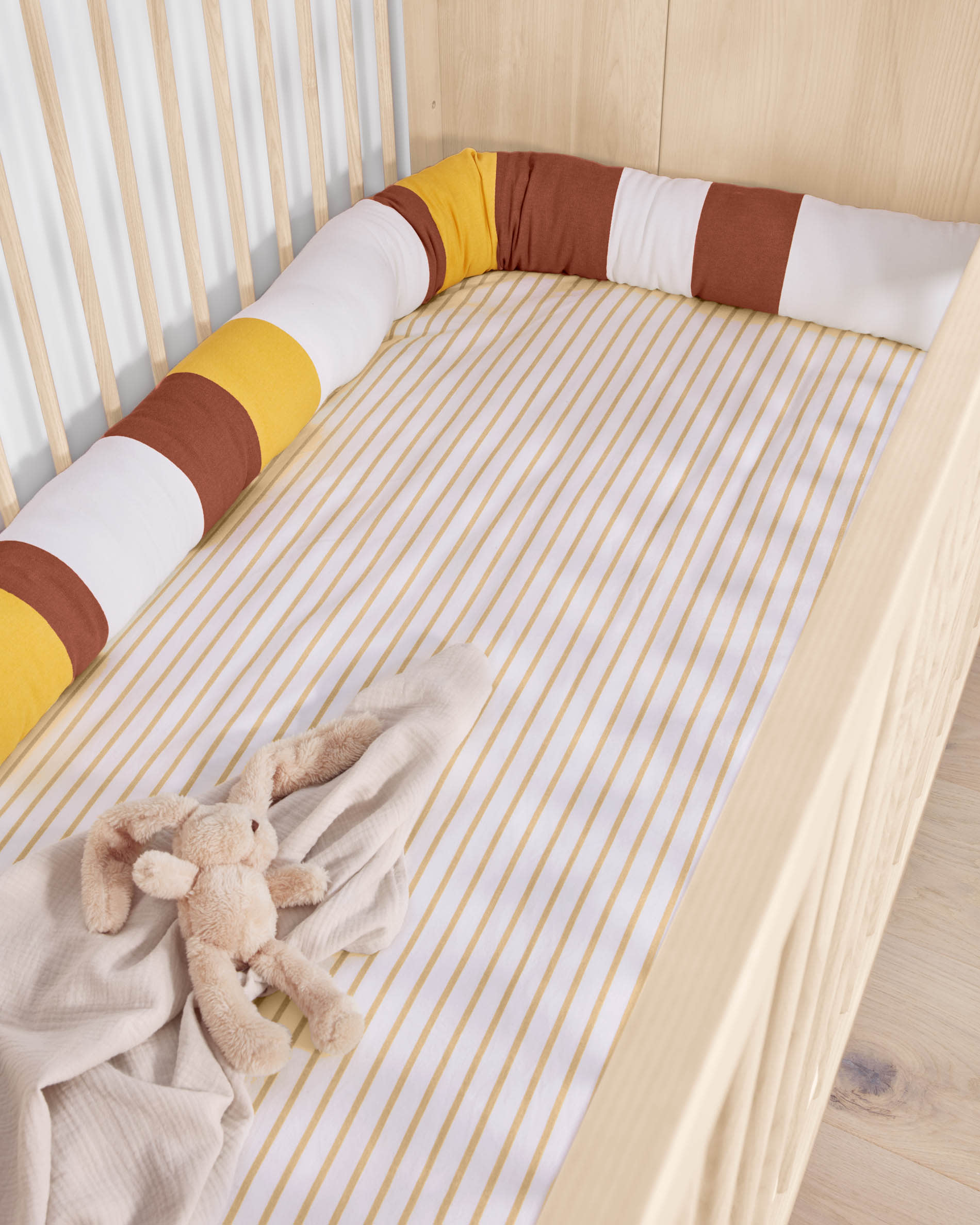 Die Valery Adaptive Foam Matratze (70 x 140 cm) von Kave Home bietet optimalen Komfort und Unterstützung für einen gesunden Schlaf im Kinderzimmer.