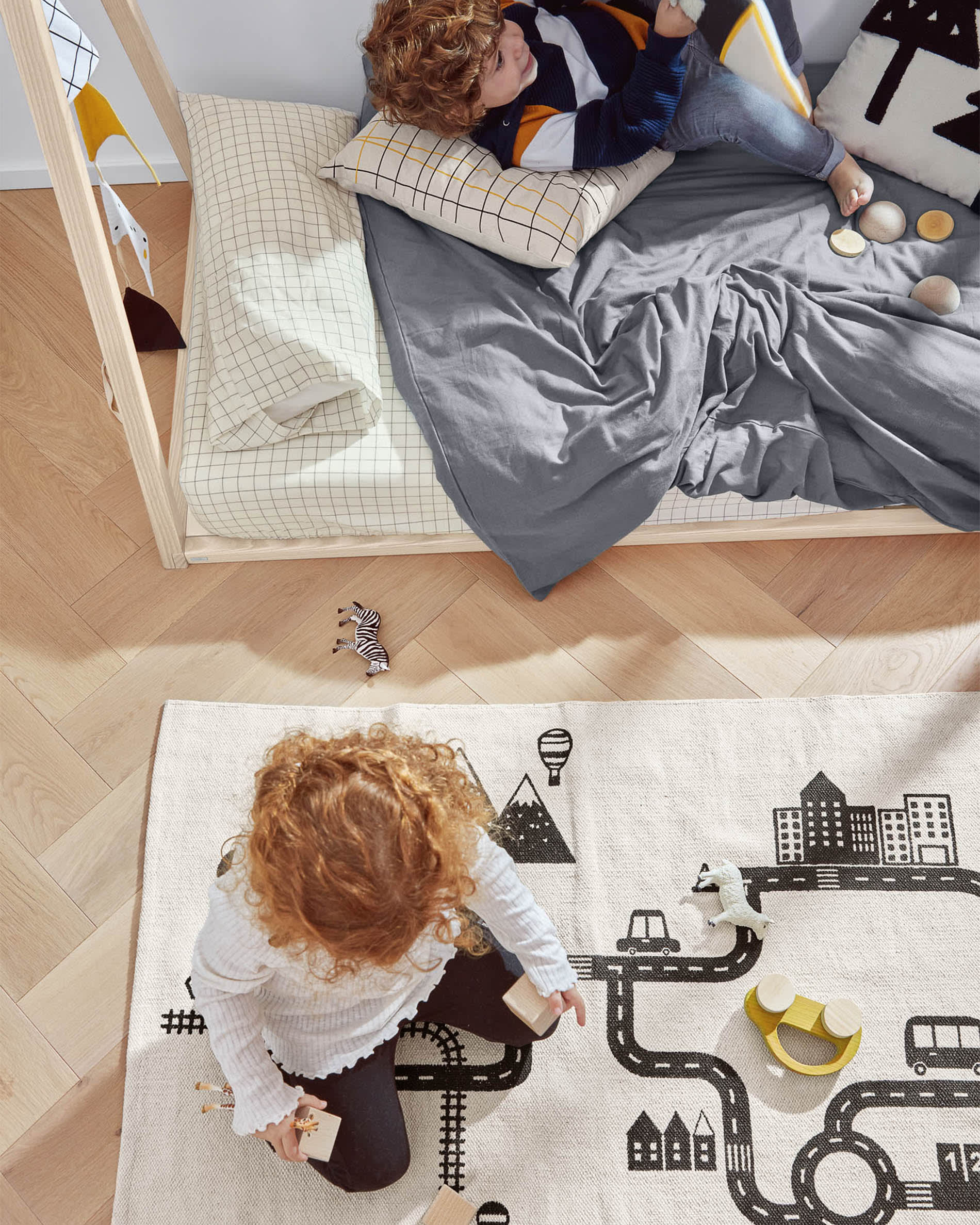 Die Valery Adaptive Foam Matratze 90 x 190 cm von Kave Home bietet optimalen Schlafkomfort, einfache Pflege und höchste Sicherheit für dein Kind.