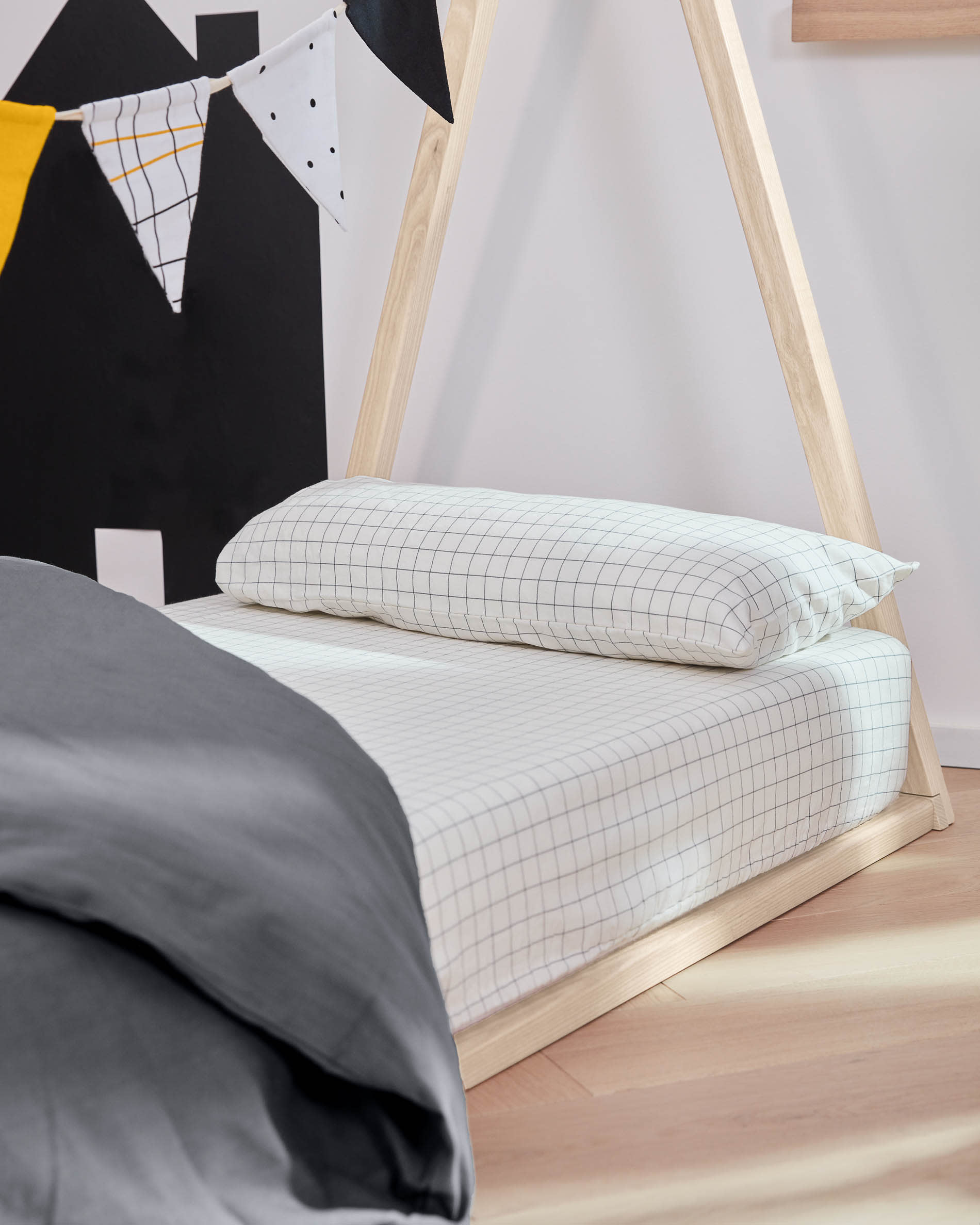 Die Valery Adaptive Foam Matratze 90 x 190 cm von Kave Home vereint Komfort, Hygiene und Sicherheit für einen erholsamen Schlaf deines Kindes.