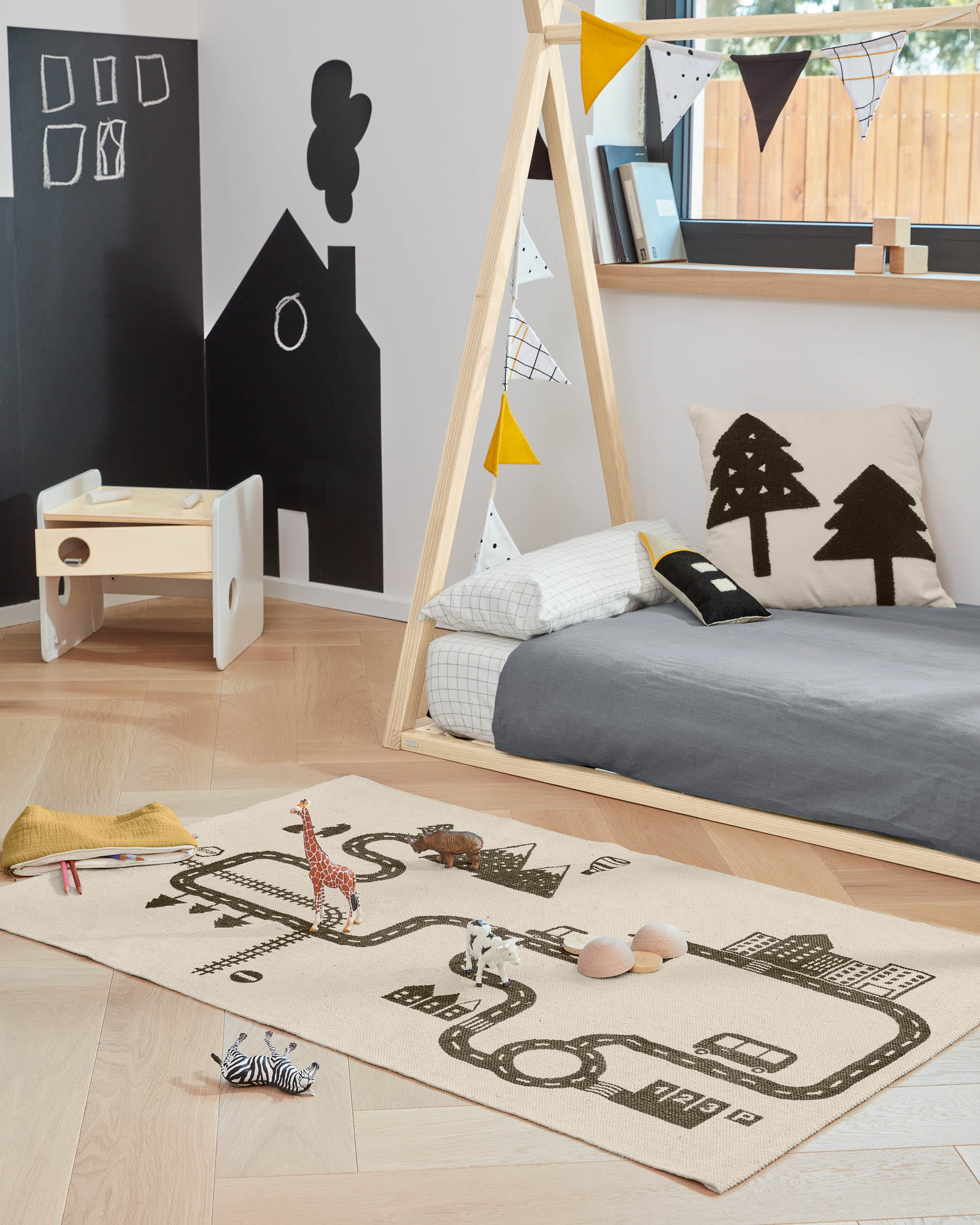 Die Valery Adaptive Foam Matratze 90 x 190 cm von Kave Home vereint ergonomischen Komfort, pflegeleichte Materialien und Sicherheit für einen erholsamen Schlaf.