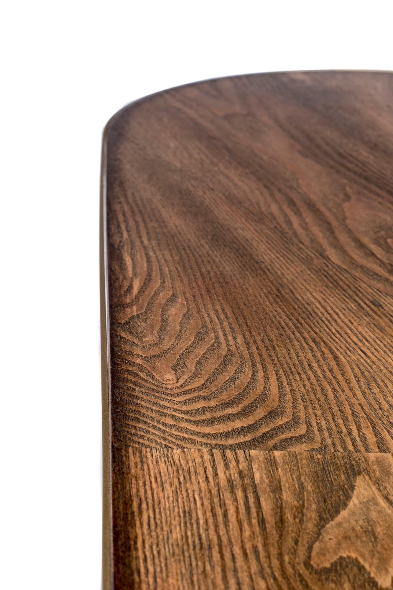 Entdecken Sie den Esstisch Denise von White Label Living – ein elegantes Möbelstück aus robustem Holz, perfekt für gesellige Abende und stilvolle Esszimmer.