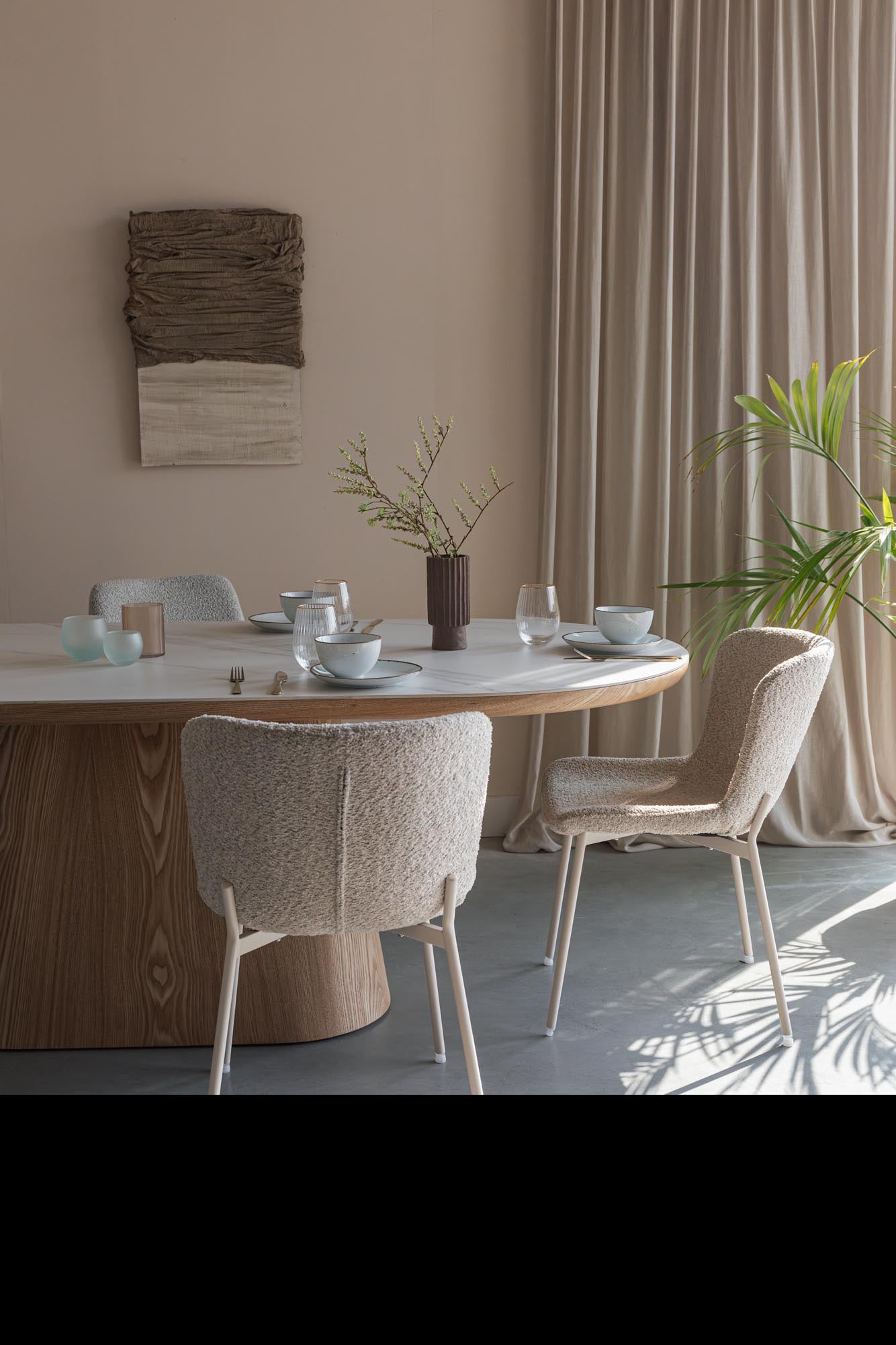 Almira Esstisch Oval: Moderner, ovaler Tisch aus langlebigem MDF, ideal für gesellige Runden und stilvolle Einrichtung. Perfekt für Ihr Zuhause!