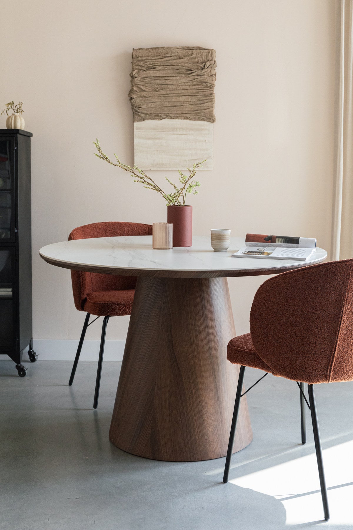 Almira Esstisch Round in Braun präsentiert im Onlineshop von KAQTU Design AG. Esstisch ist von White Label Living