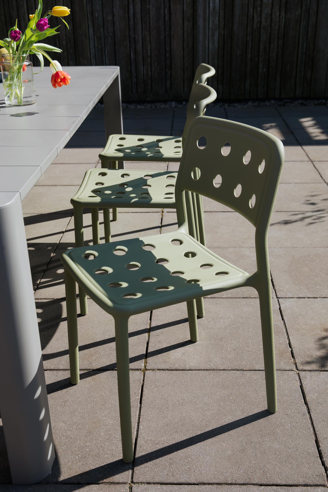 Entdecken Sie den Serra Green Gartenstuhl von White Label Living – stilvoll, robust und ideal für Garten und Innenräume. Bringen Sie Farbe in Ihr Leben!