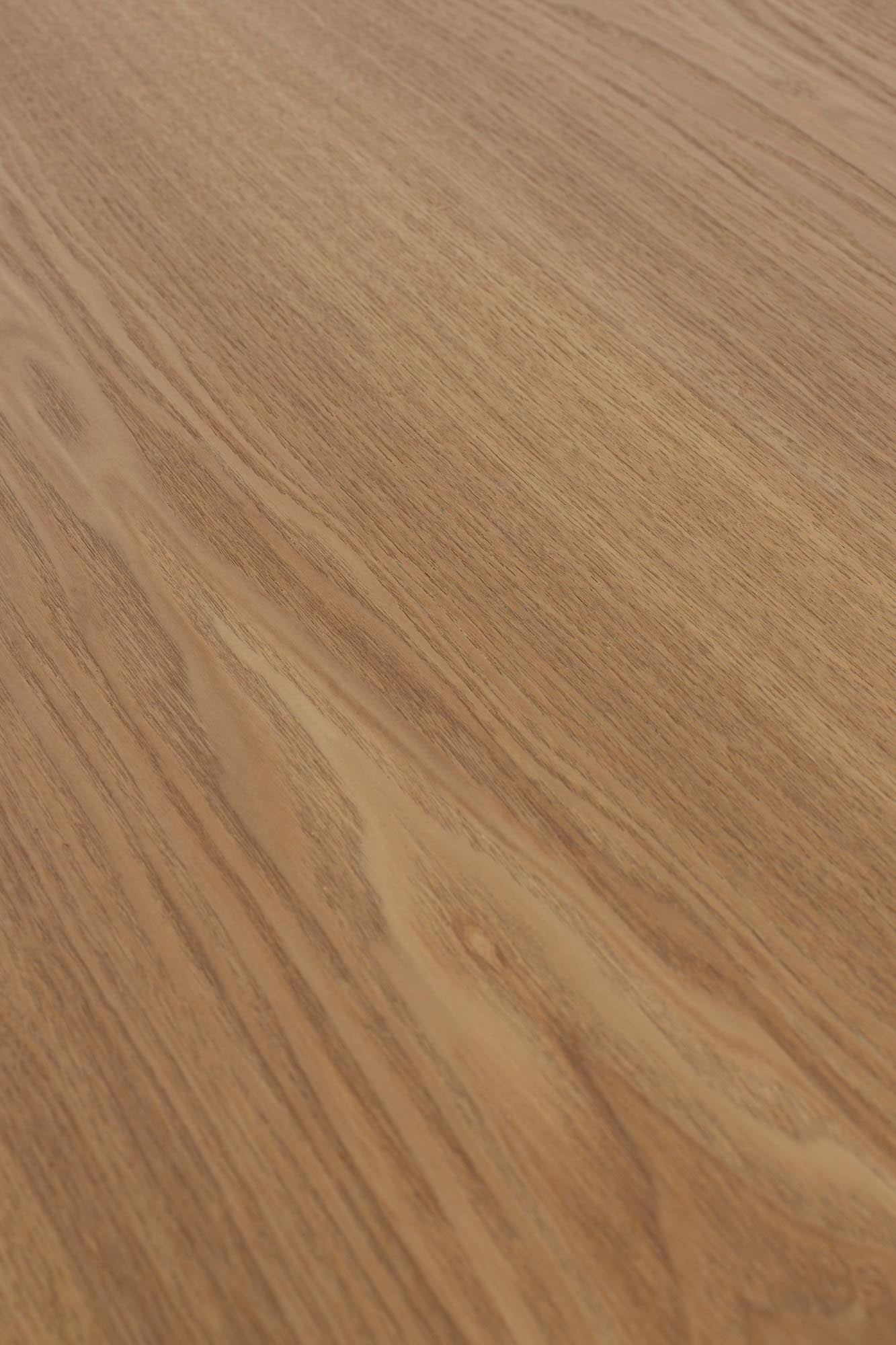 Der Esstisch Laurent Natural von White Label Living ist ein stilvoller, runder Tisch für 4 Personen. Perfekt für kleine Essbereiche, besticht er durch seine natürliche Holzoptik und einfache Pflege.