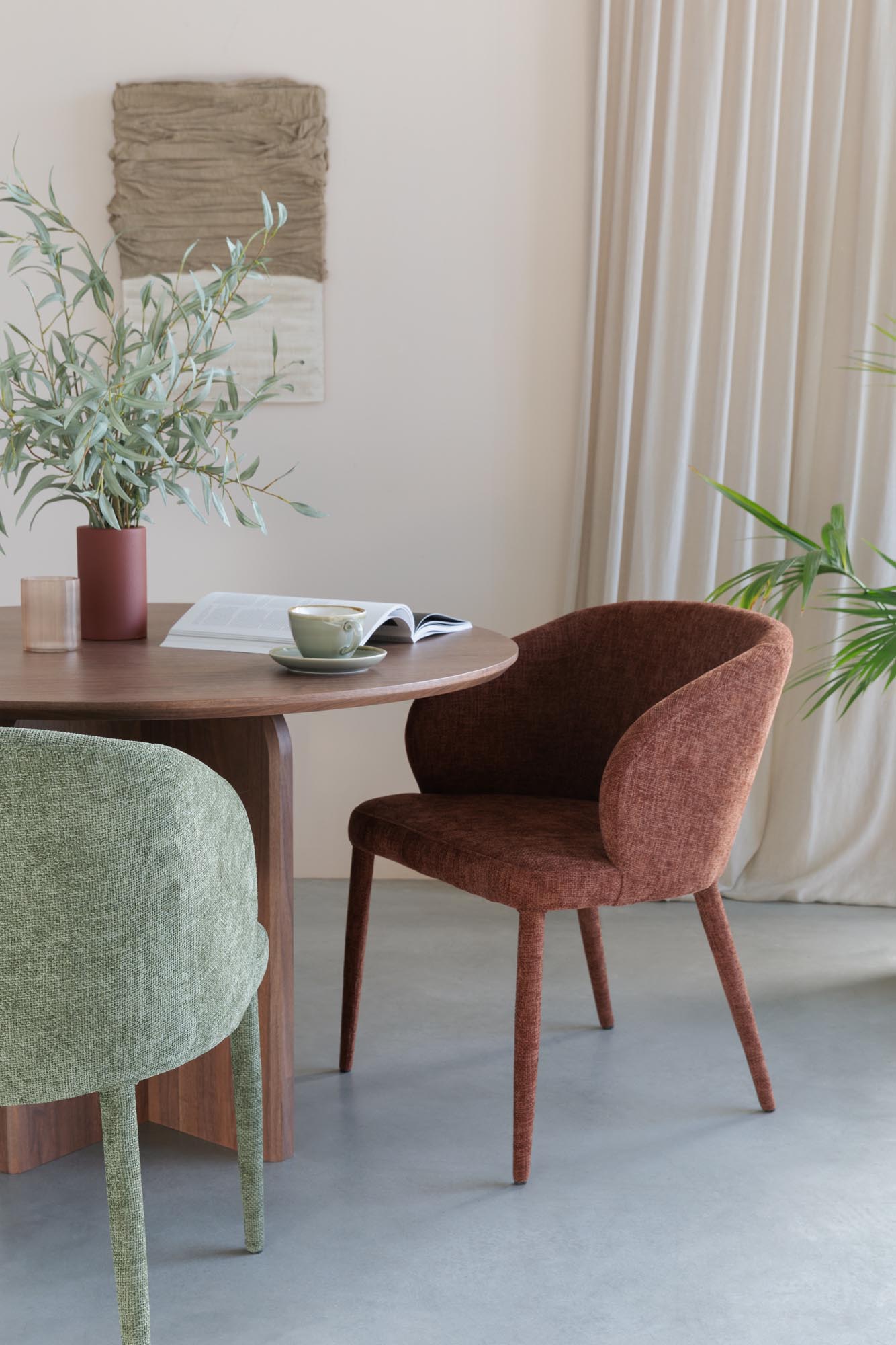 Eleganter Esstisch Laurent Walnut von White Label Living – ideal für kleine Räume, pflegeleichtes Material, harmoniert mit jedem Einrichtungsstil.