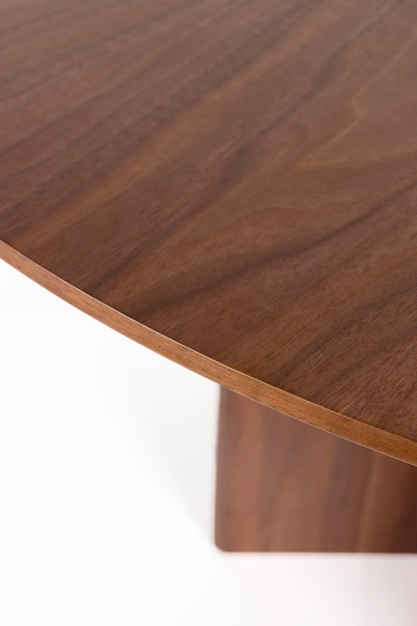 Stilvoller Esstisch Laurent Walnut von White Label Living – perfekt für gemütliche Dinner, robustes Design, passt in jedes Zuhause.