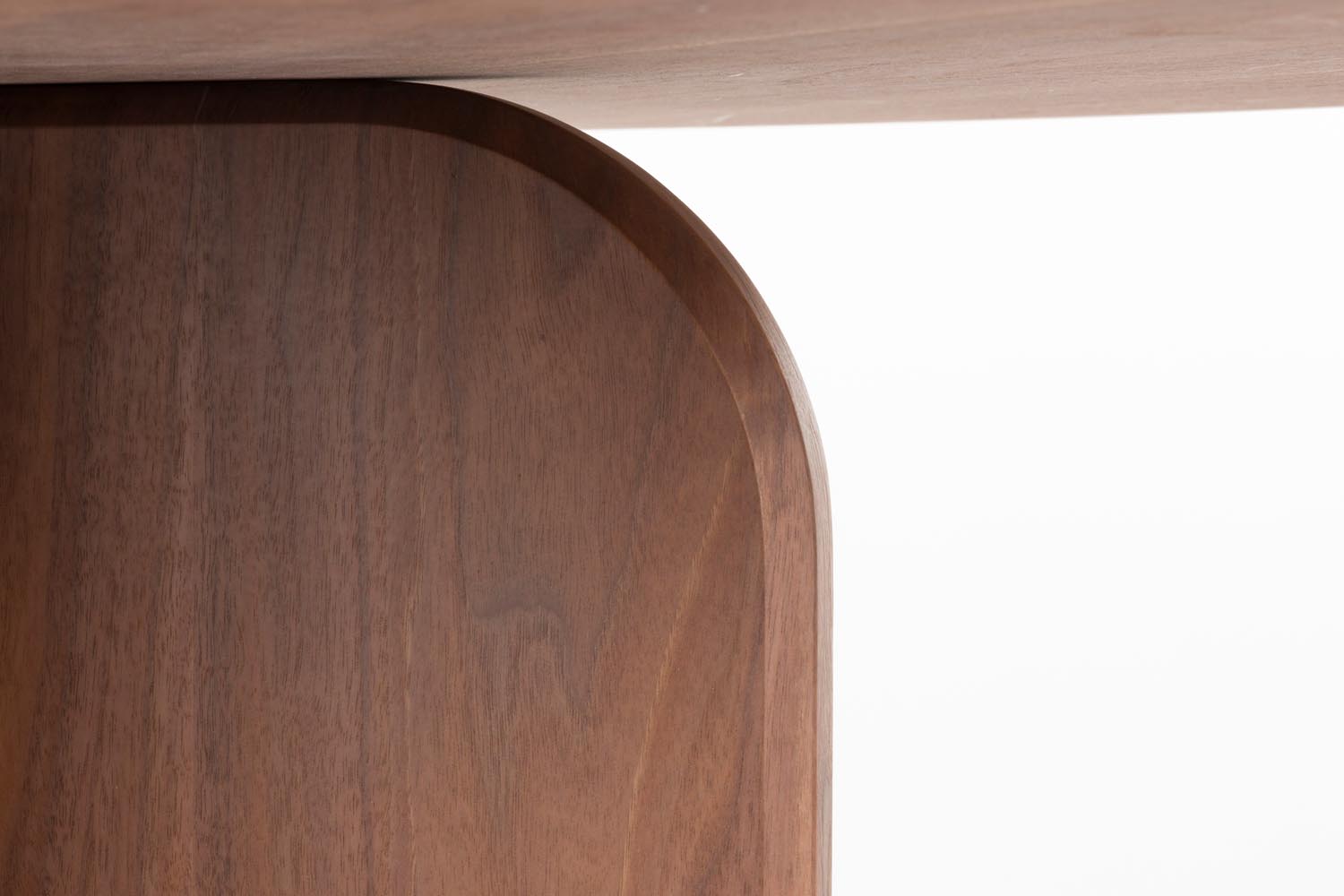 Eleganter Esstisch Laurent Walnut von White Label Living – ideal für kleine Räume, pflegeleichtes Material, harmoniert mit jedem Einrichtungsstil.