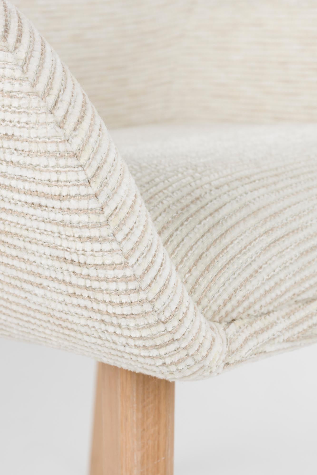 Erleben Sie den eleganten Stuhl Loua von White Label Living – komfortabel, umweltfreundlich und ideal für jedes Wohnambiente.