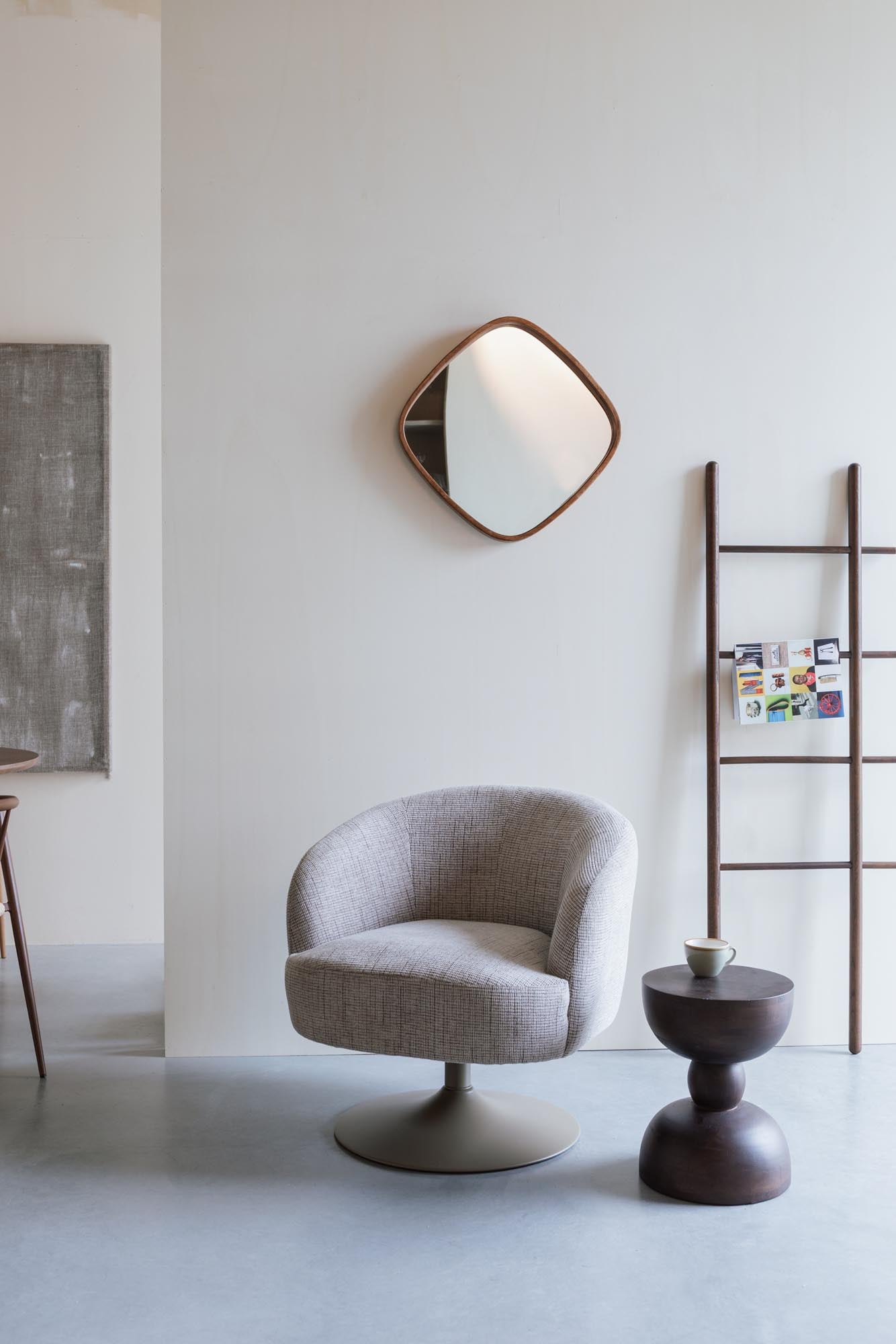 Erleben Sie den Sessel Renate von White Label Living – ein elegantes, komfortables Möbelstück, das jeden Raum aufwertet und Flexibilität bietet.