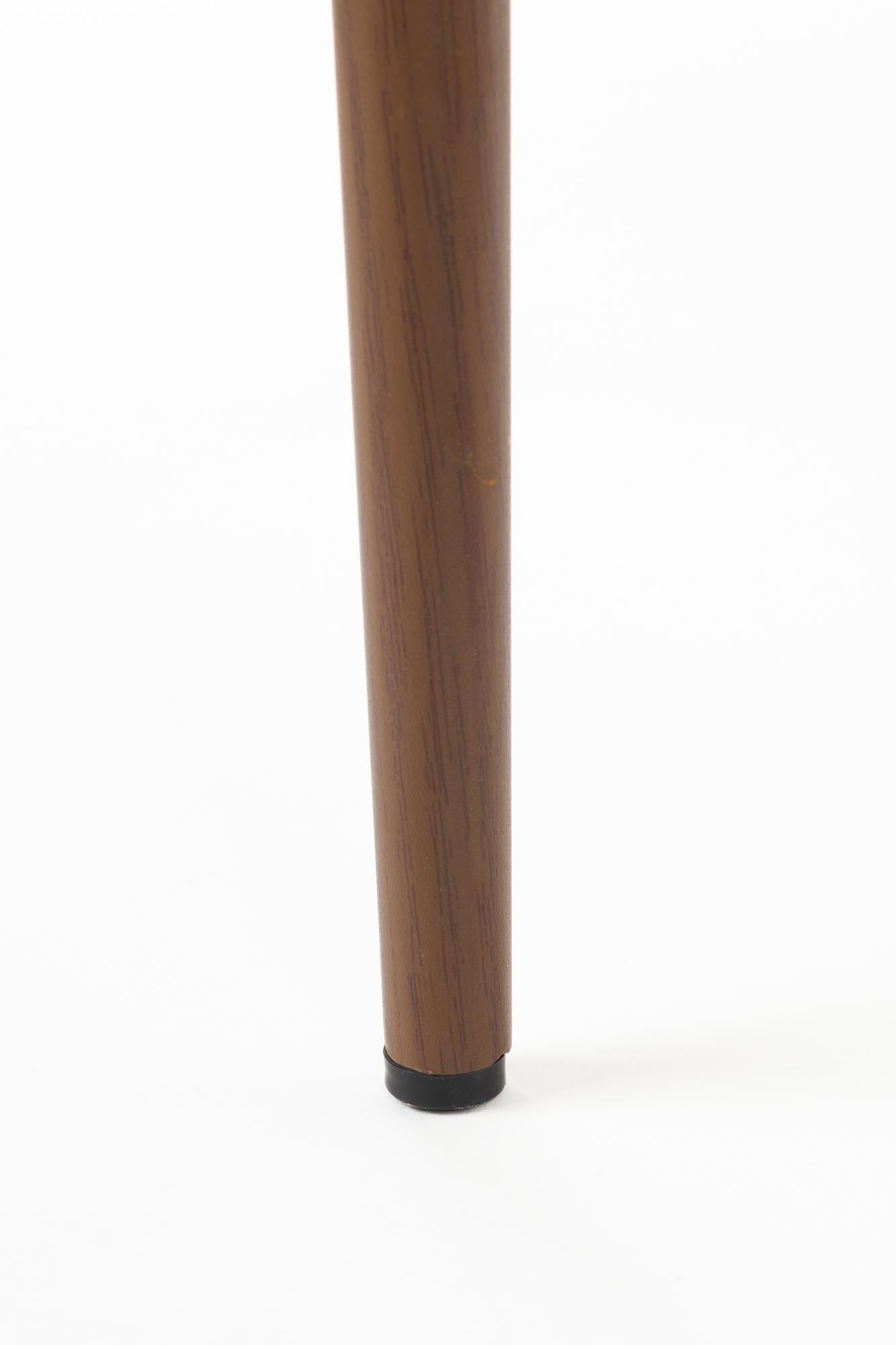 Erleben Sie den Che Walnut Stuhl von White Label Living – ein eleganter Esszimmerstuhl, der modernes Design mit zeitlosem Vintage-Charme kombiniert.