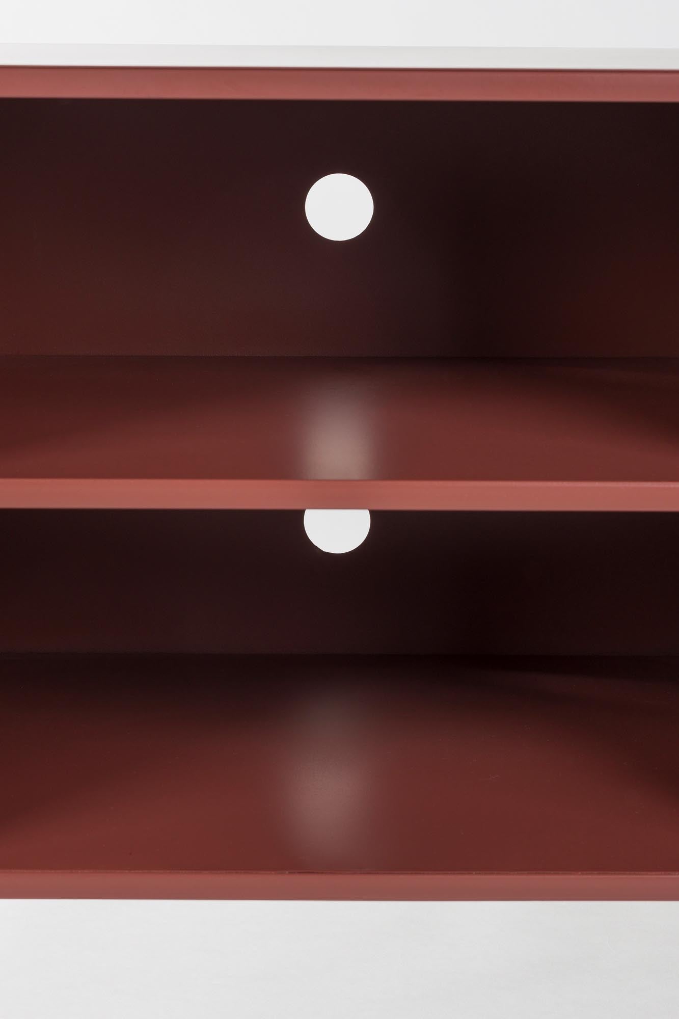 Das Sideboard Davis von White Label Living vereint stilvolles Design und Funktionalität in einem robusten, terrakottafarbenen Metallmöbel.