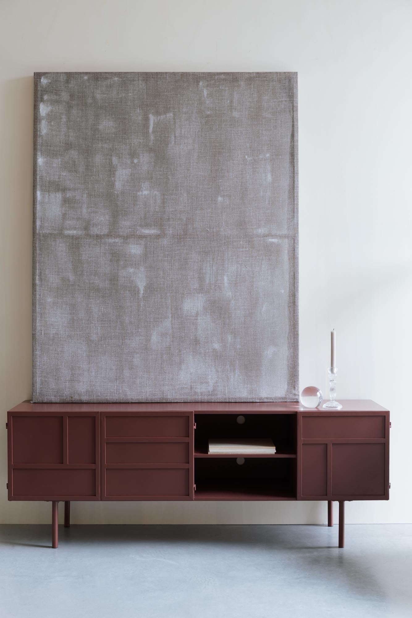 Das Sideboard Davis von White Label Living begeistert mit seinem frischen Retro-Design, hochwertiger Verarbeitung und vielseitigem Stauraum.