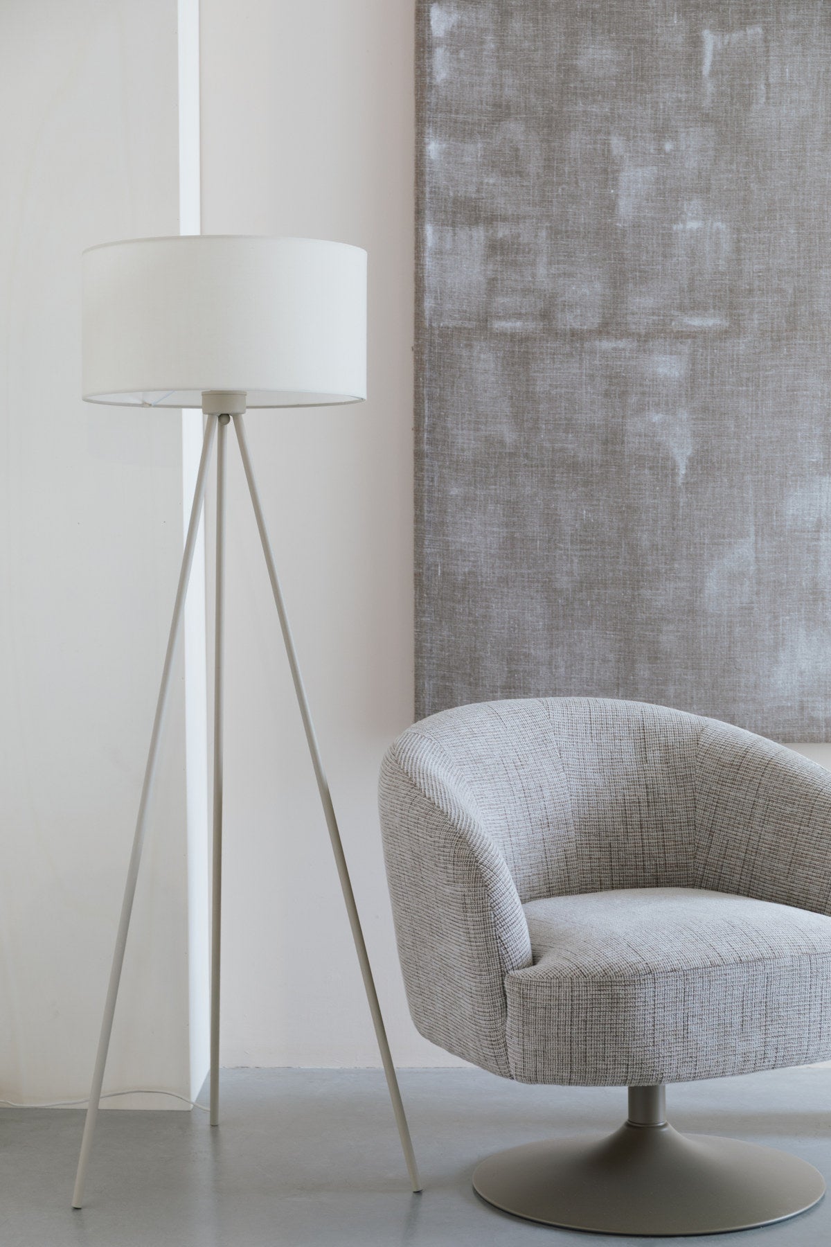 Stehleuchte Susie Beige in beige präsentiert im Onlineshop von KAQTU Design AG. Stehleuchte ist von White Label Living