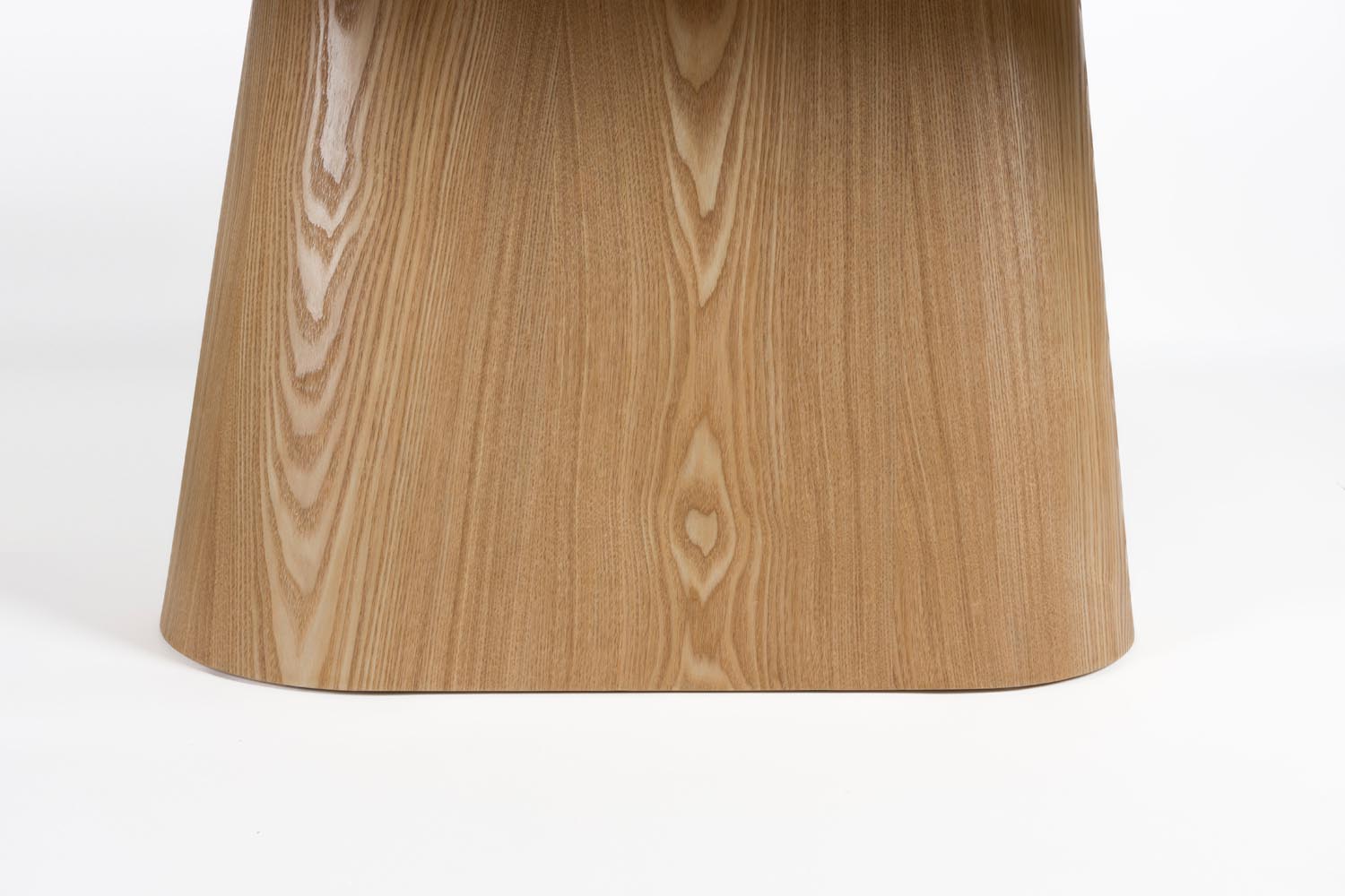 Verleihen Sie Ihrem Esszimmer mit dem ovalen Almira Esstisch von White Label Living einen Hauch von Eleganz. Perfekt für gesellige Abende!