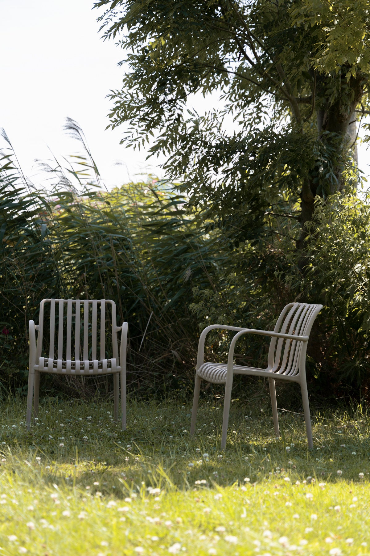 Gartenstuhl Amae in beige präsentiert im Onlineshop von KAQTU Design AG. Gartenstuhl ist von White Label Living