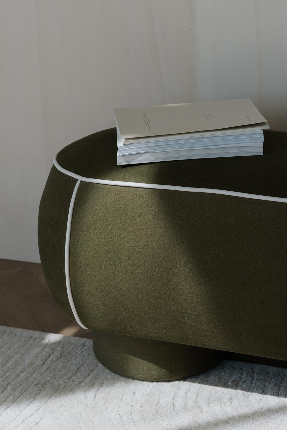 Bank Marina in Weiss präsentiert im Onlineshop von KAQTU Design AG. Sitzbank ist von White Label Living