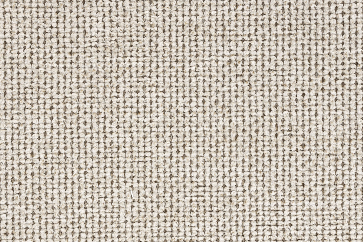 Foto eines beigen Stuhls mit gepolsterter Sitzfläche aus Polyester, Schaumstofffüllung und Beinen aus gebogenem Holz.