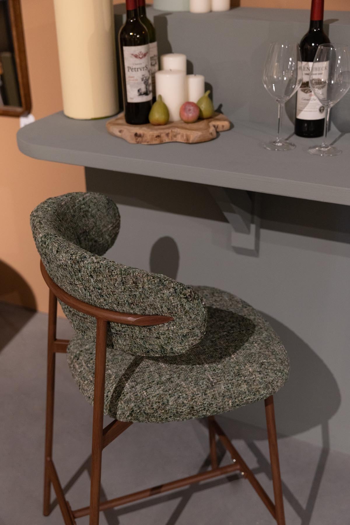 Barhocker Claes in Grün präsentiert im Onlineshop von KAQTU Design AG. Barstuhl ist von White Label Living